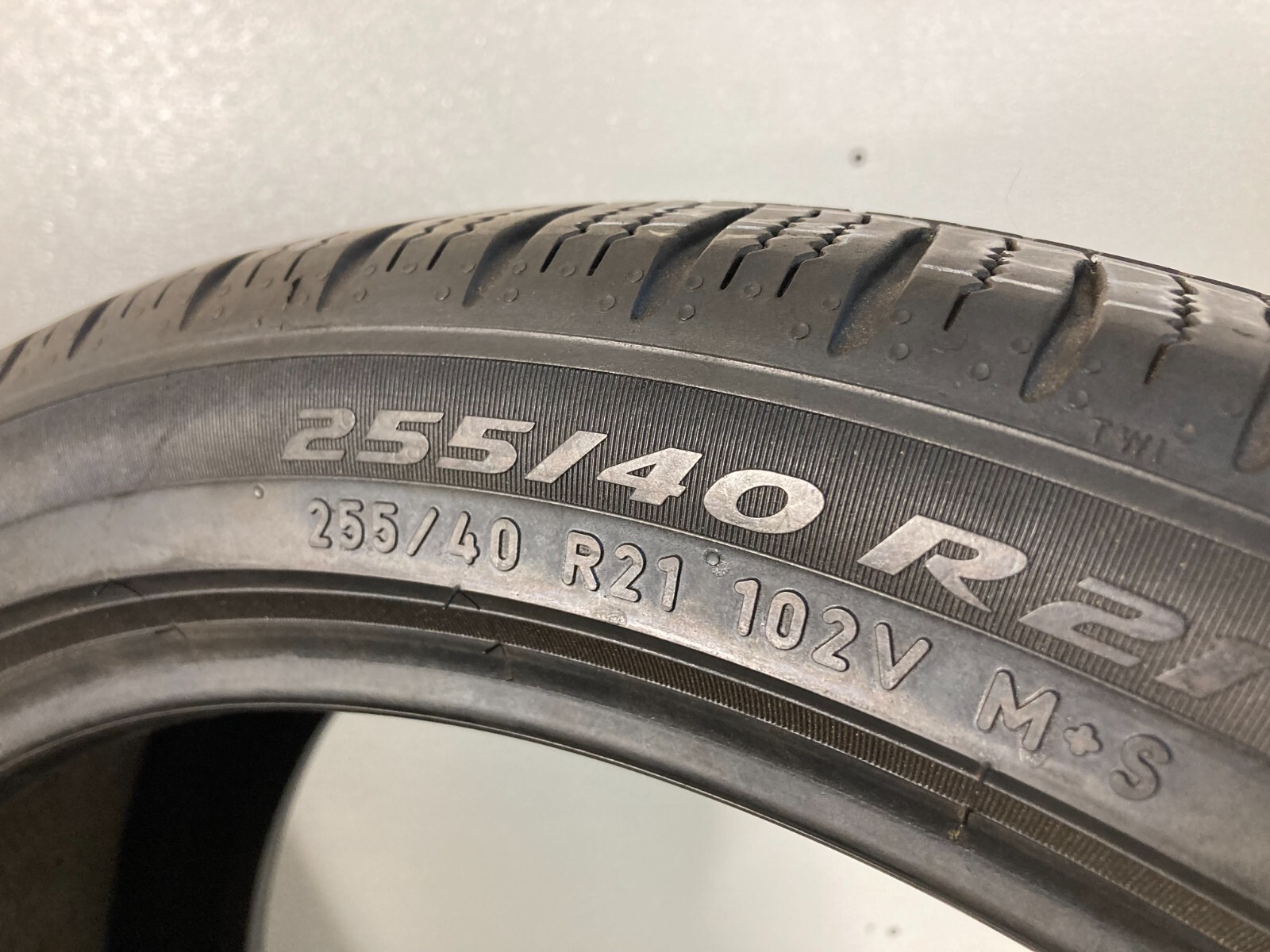 NO SHIPPING ONLY LOCAL PICK UP 2 Tires 255 40 21 Pirelli Scorpion Zero VOL