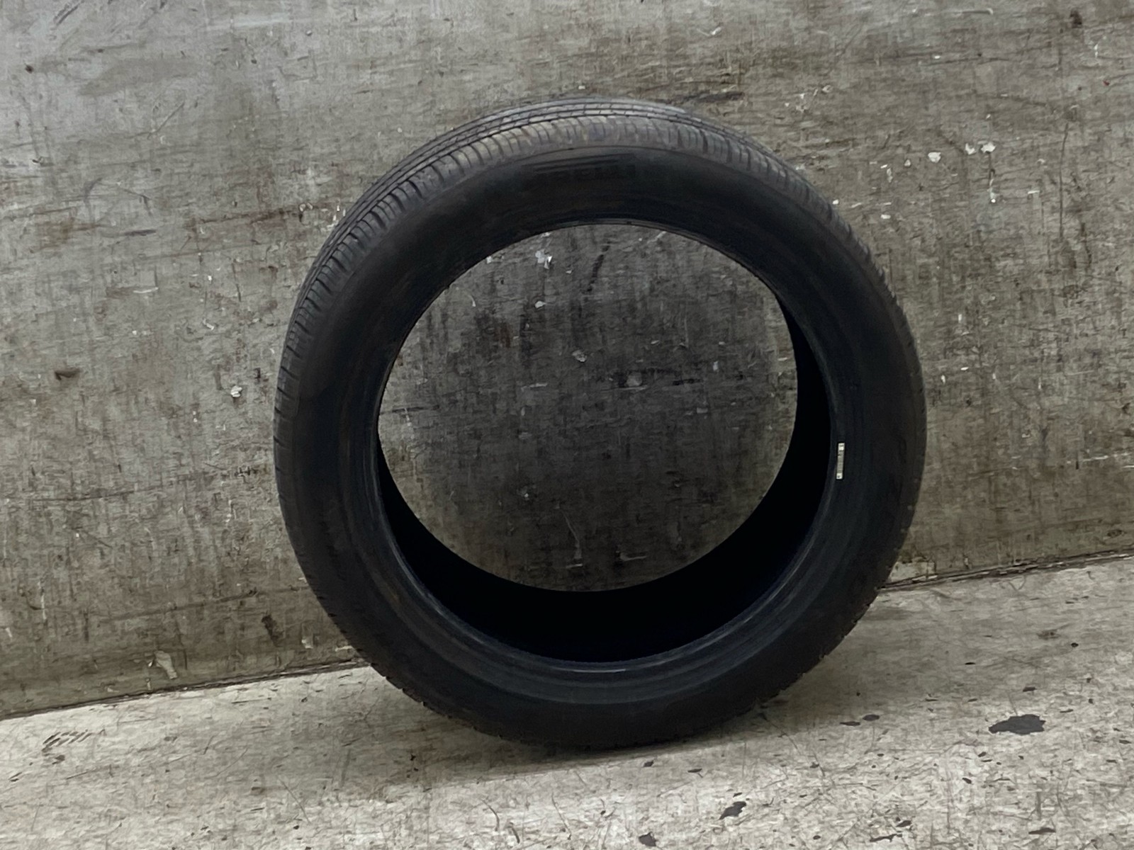 Pirelli P Zero All Season 285/40R20 TIre 8/32nds Tread Depth Datecode 2724