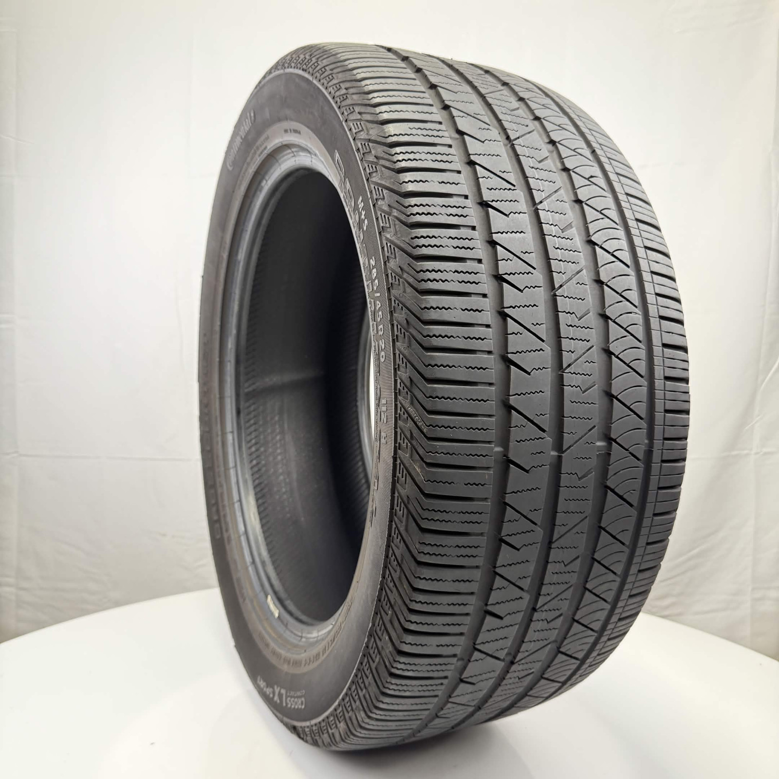 Used 285/45R20 Continental CrossContact LX Sport AO 112H 7/32 (DOT 23)