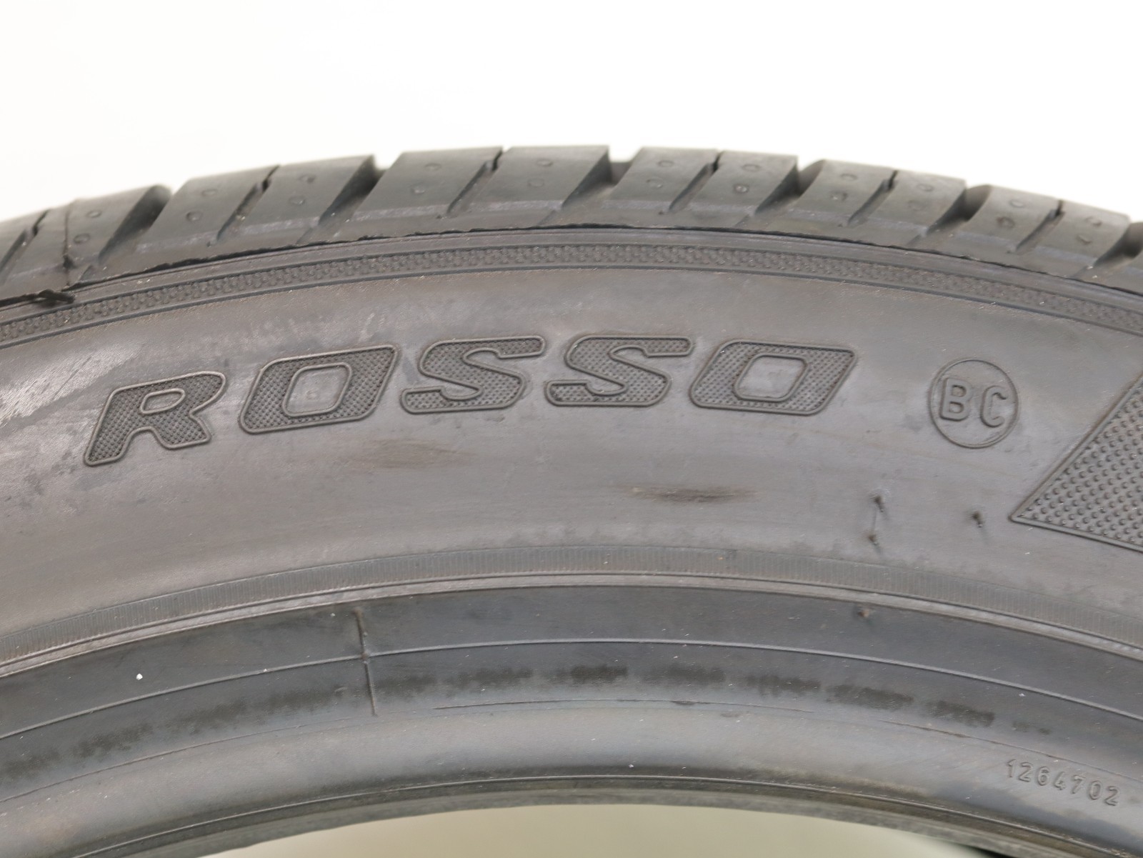 New Old Stock 275/40ZR19 Pireli Pzero Rosso 105Y DOT 0620 1J124