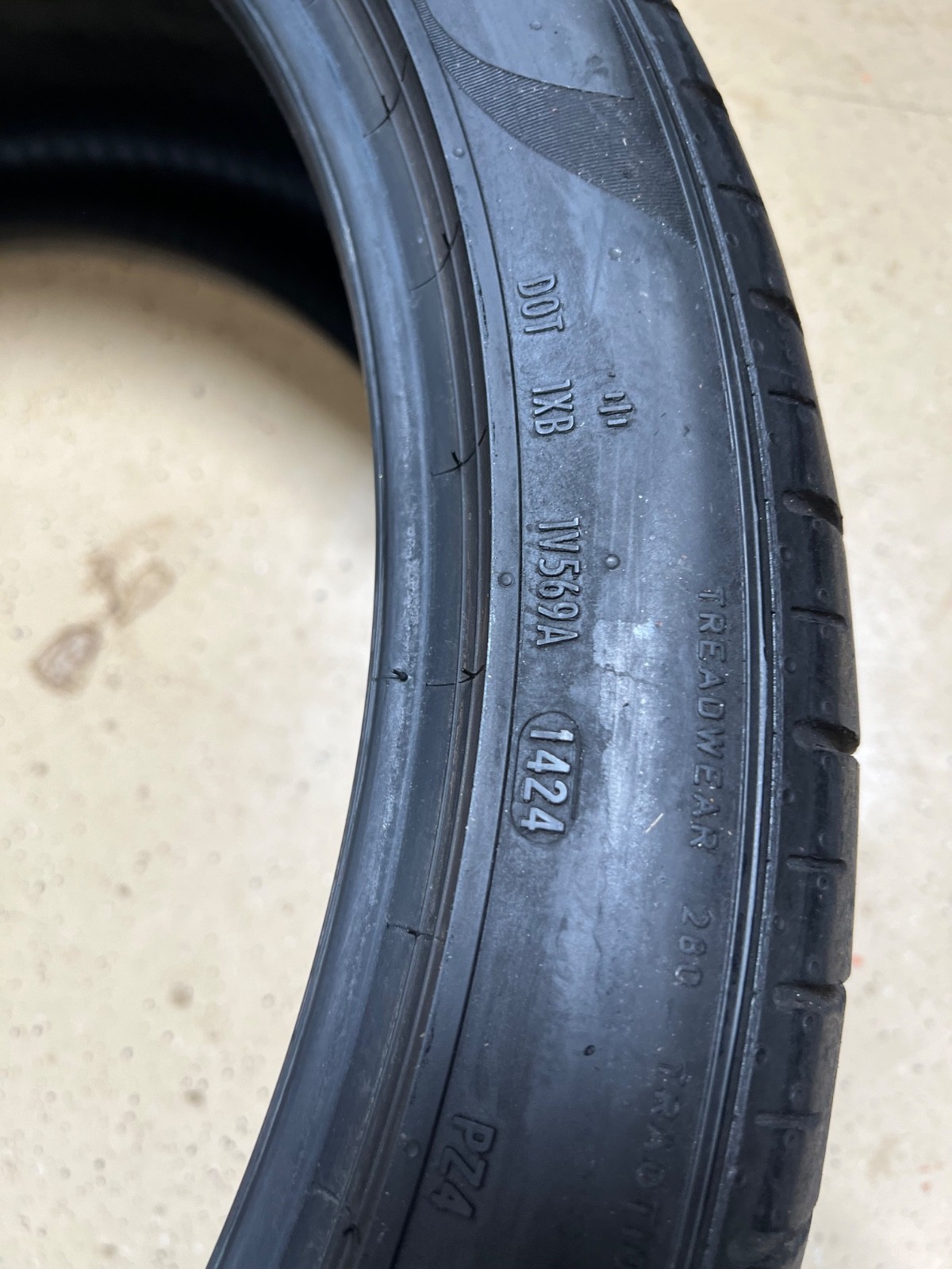 1 – NO REPAIRS 285/35ZR23 XL (107Y) Pirelli P Zero PZ4 (L) Lamborghini – 7160