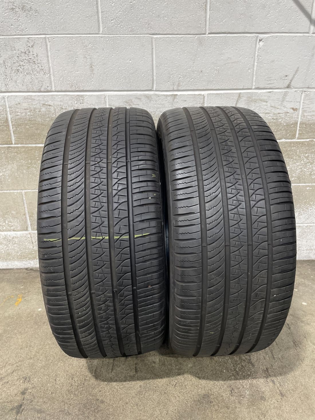 2x P285/45R21 Pirelli Scorpion Zero A/s MO-S ELECT PNCS 8/32 113 H Used Tires