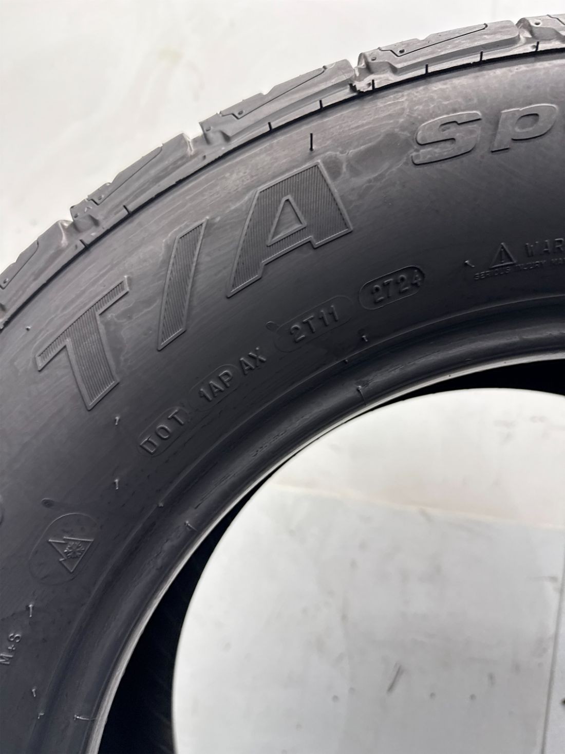 1 Used P255/65R18 BFGoodrich Advantage T/A Sport LT 111 T – 10/32