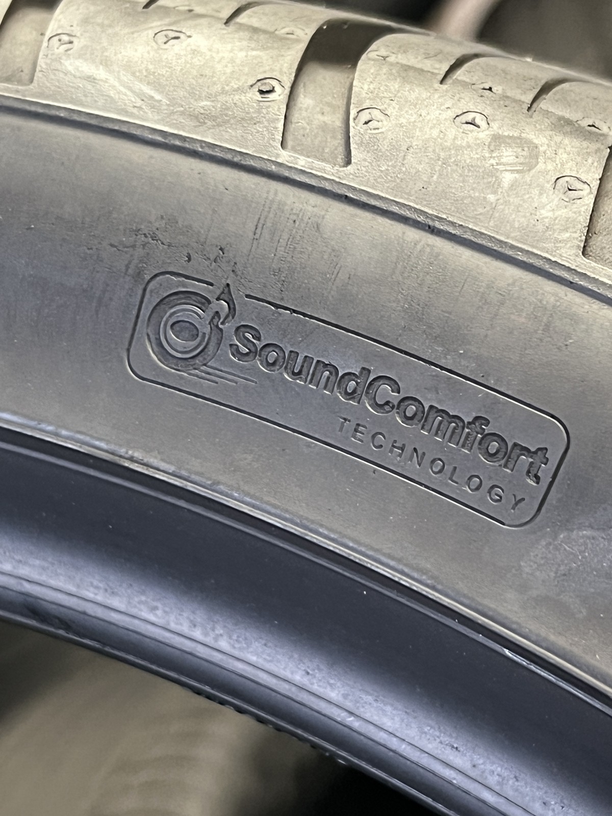 1 Tire Goodyear Eagle Sport AO SoundComfort 265/35R21 101H DOT.0623 9.25/32
