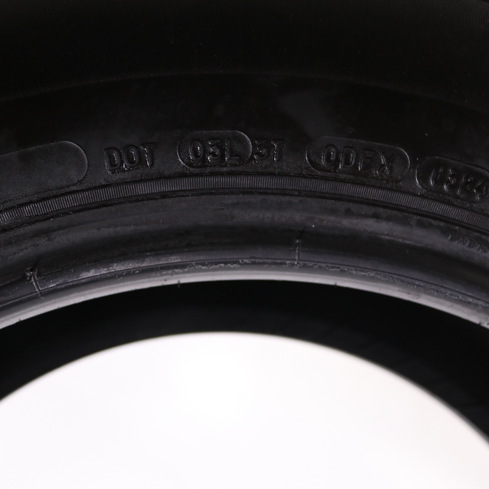 Set of 2 Used 225/65R17 Michelin Defender 2 – 102H – 8.5-9.5/32 No Repairs