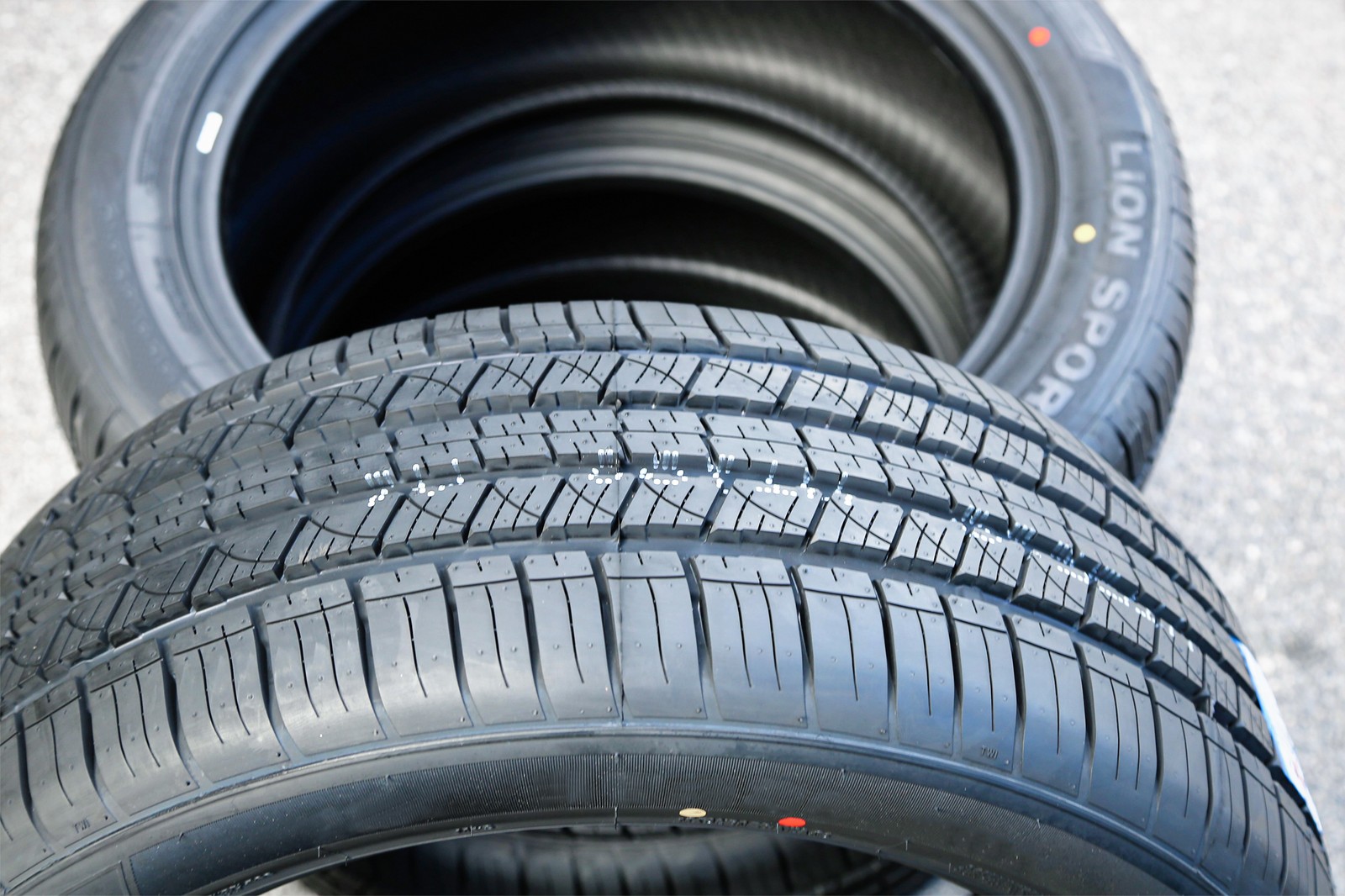 4 Tires Leao Lion Sport 4×4 HP 205/70R16 97V A/S Performance