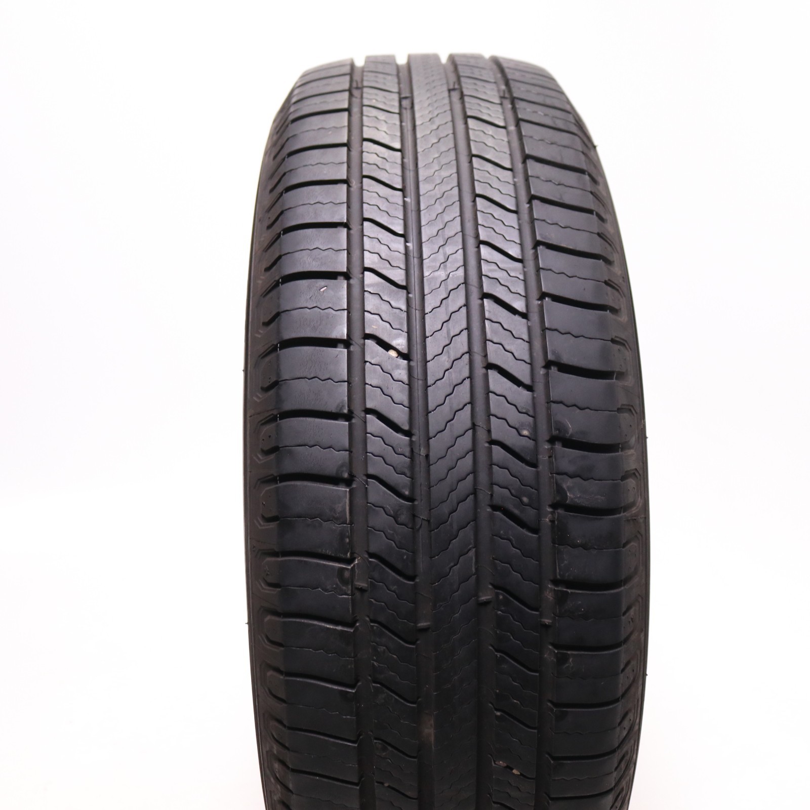 Set of 2 Used 225/65R17 Michelin Defender 2 – 102H – 8.5-9.5/32 No Repairs