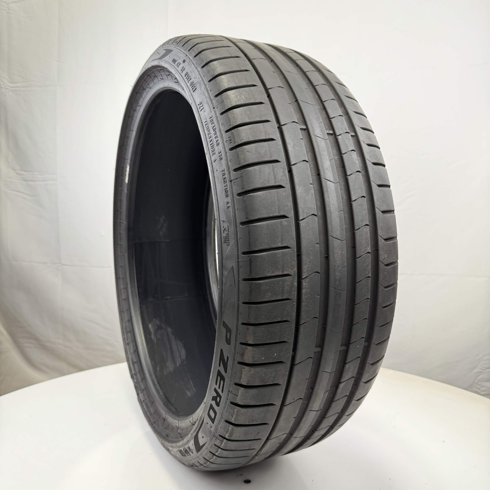 Used 245/35R20 Pirelli P Zero PZ4 MOE Run Flat 95Y 6.5/32 (DOT 23)