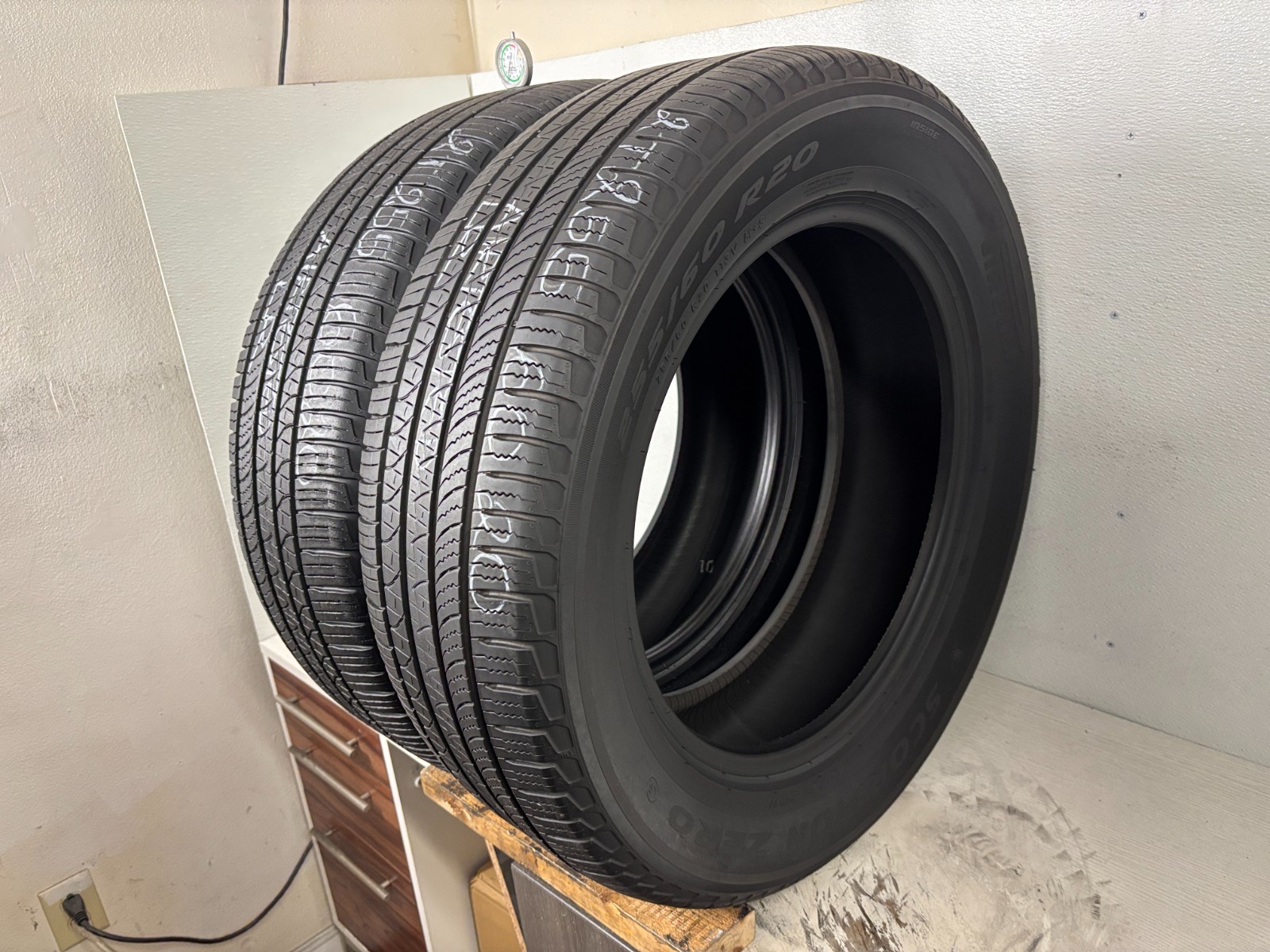 2 Tires 255 60 20 Pirelli Scorpion Zero LR (7.00-8.00/32=77-88% Tread Left) 113V