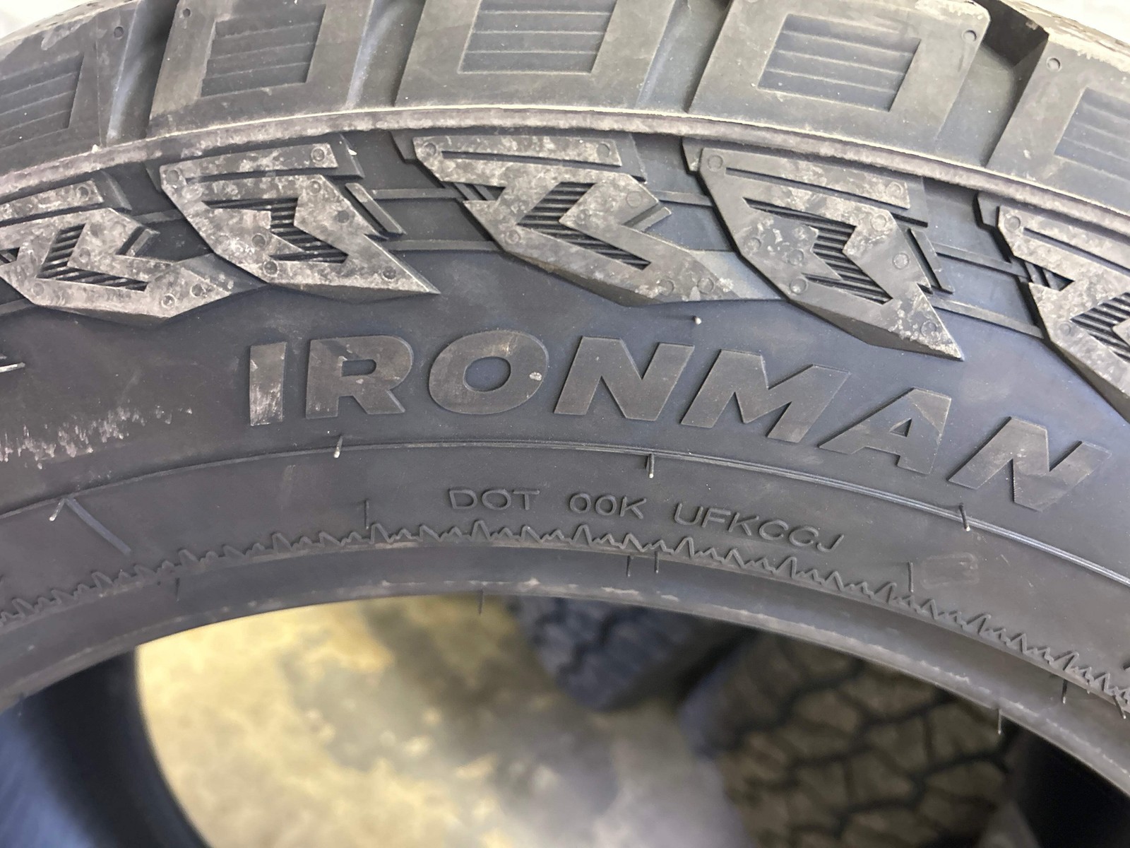 IRONMAN ALL COUNTRY AT-X BSW P 285 55 20 116T XL ALL TERRAIN TIRE 98978