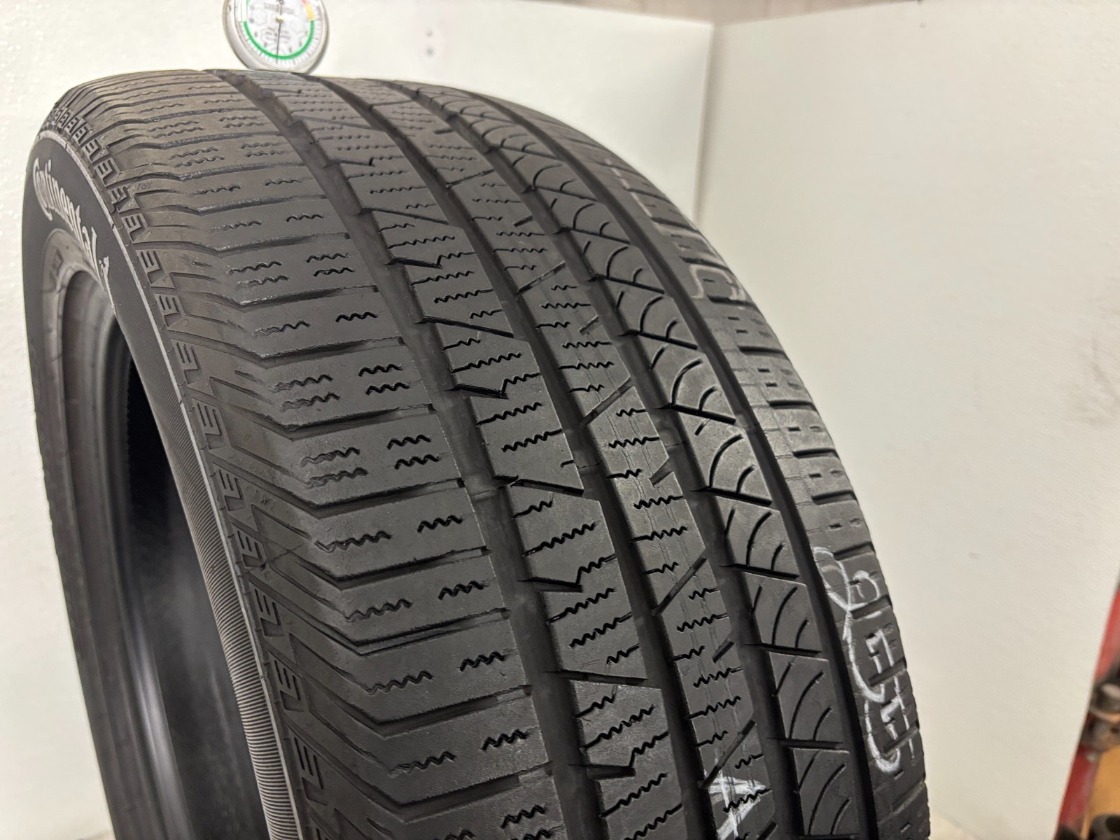 1 Tire 255 50 20 Continental CrossContact LX Sport (6.00-7.00/32=66-77% Tread)