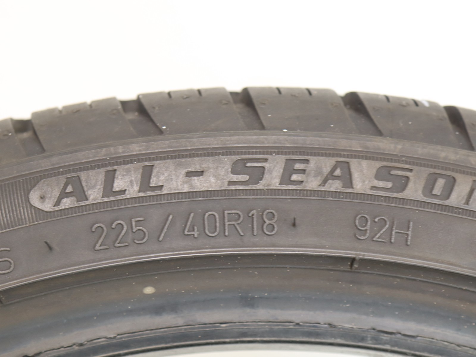 225/40R18 Goodyear Eagle Sport AO 92H DOT 3823 9.5/32 1J154