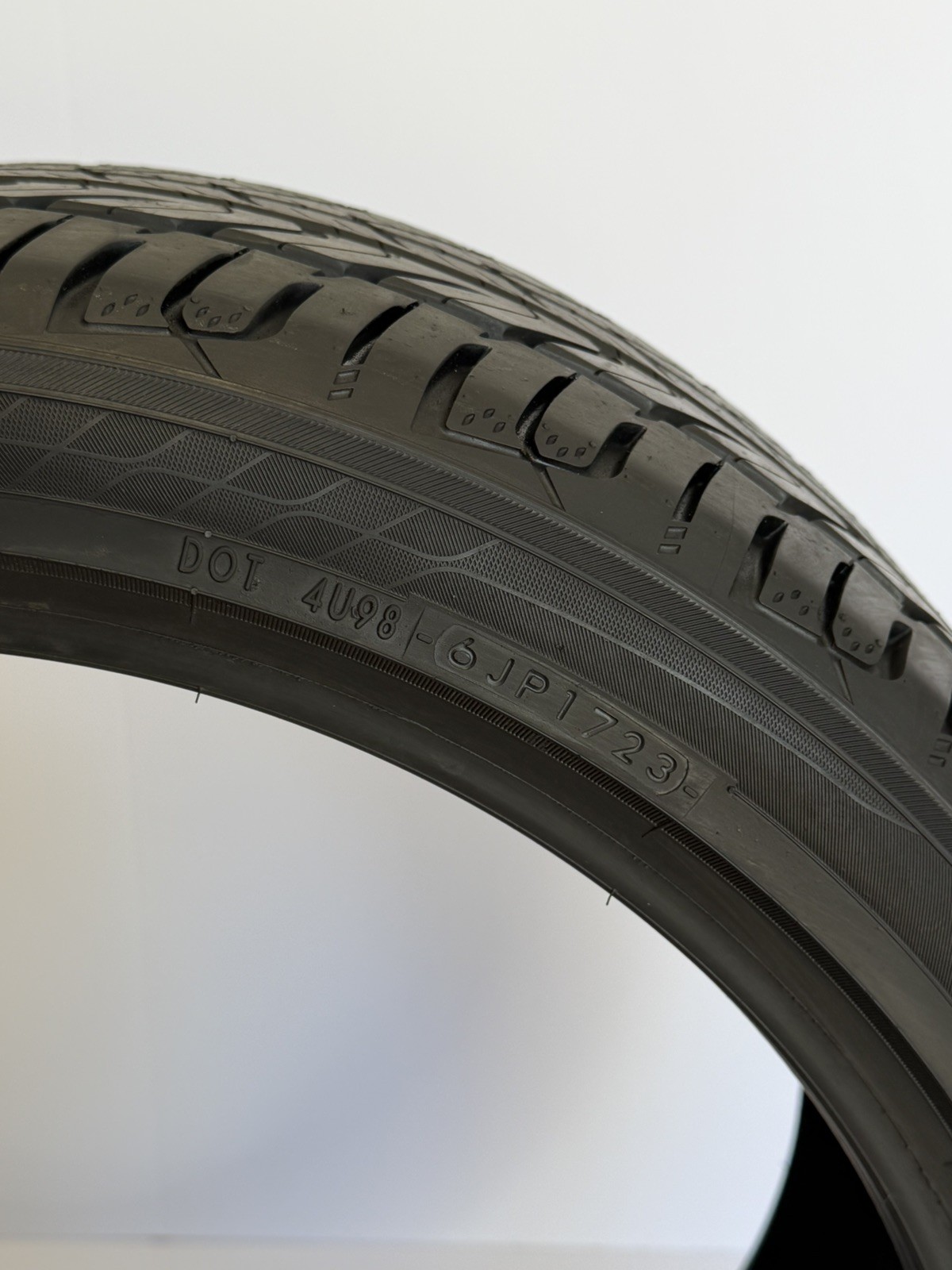 265/35R20 99Y Yokohama Advan Sport A/S+ 10.5/32 DOT 1723 2653520