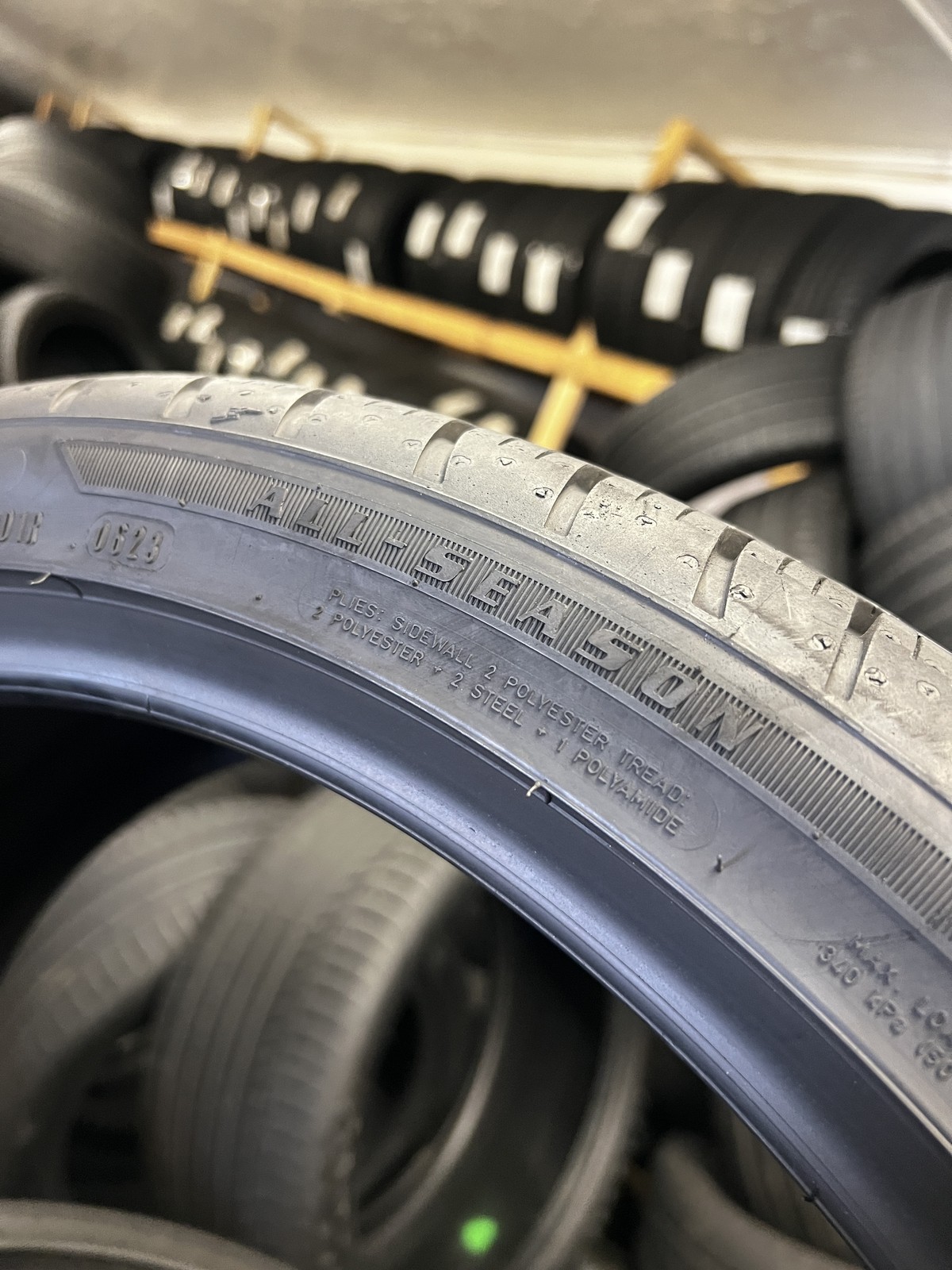 1 Tire Goodyear Eagle Sport AO SoundComfort 265/35R21 101H DOT.0623 9.25/32