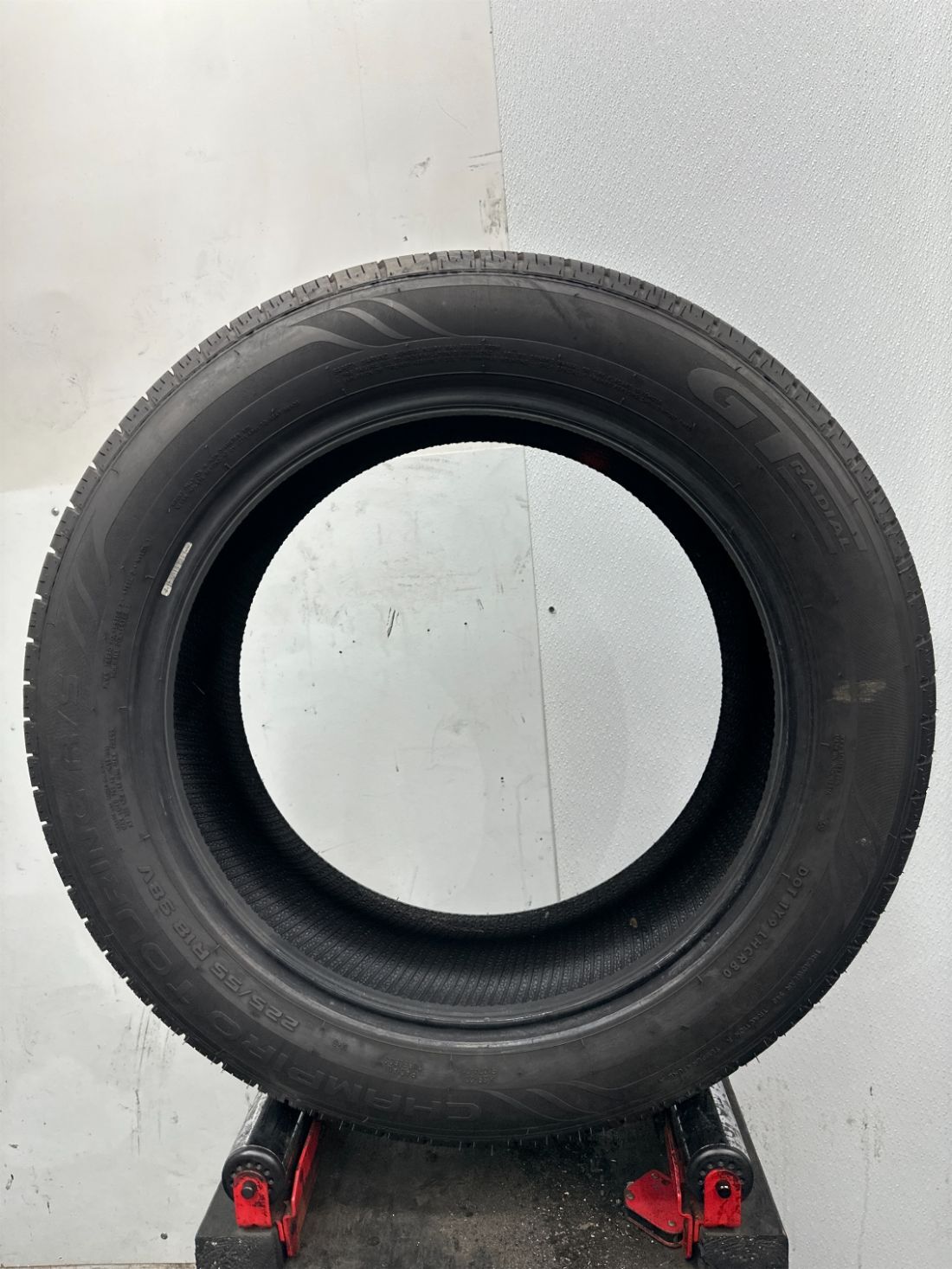 Used P225/55R18 GT Radial Champiro Touring AS 98 V – 10/32