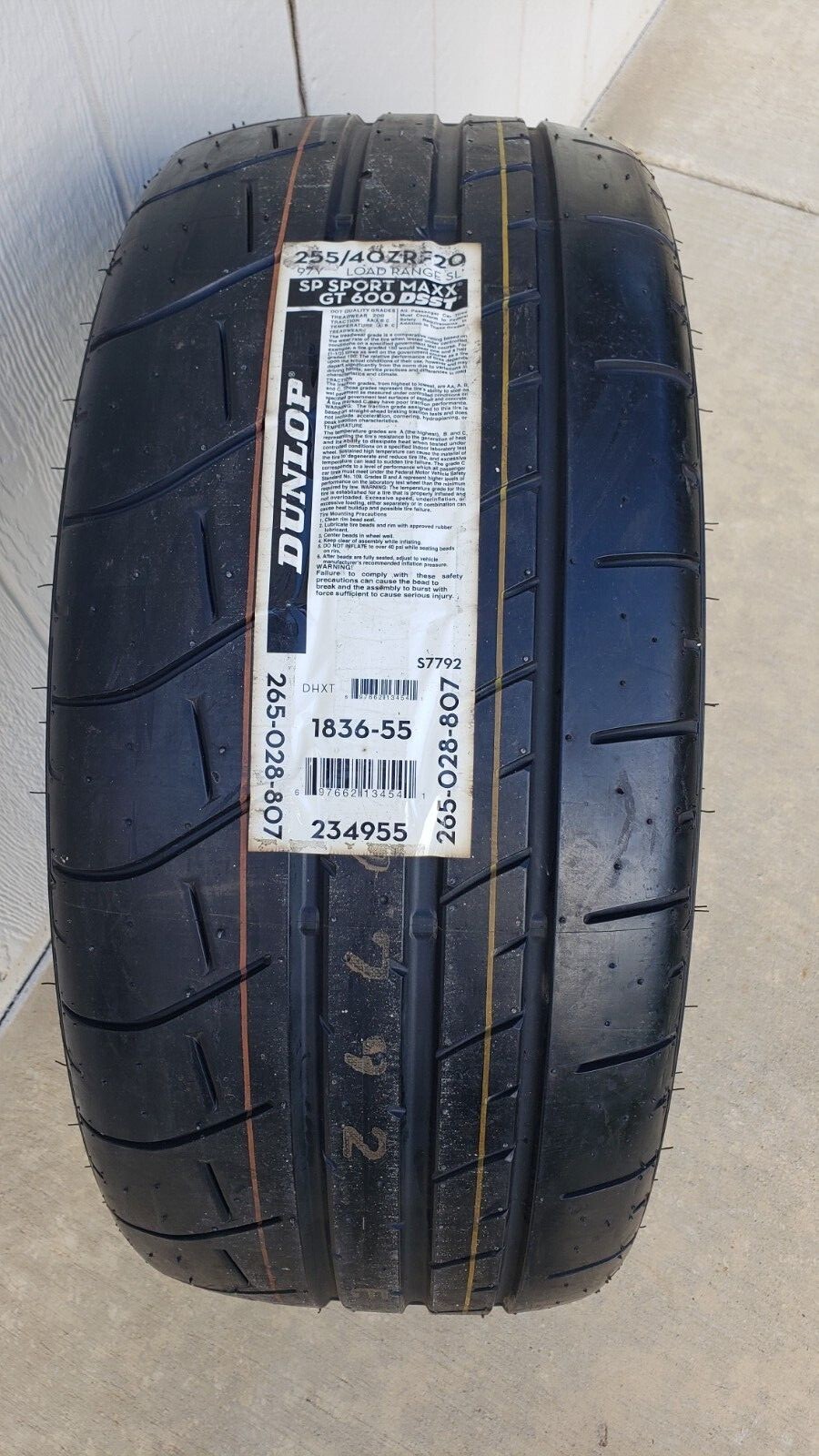 Dunlop 255/40ZRF20 Dunlop SP Sport Maxx GT 600 DSST Ctt 97Y Run Flat 7.5/32SP