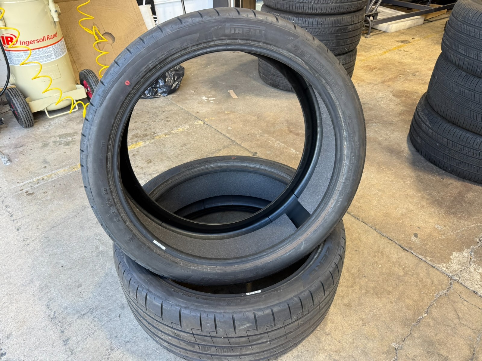 2 Pirelli P ZERO (PZ5) 285/35R23 110Y Ultra High Performance Summer UHP LUCID