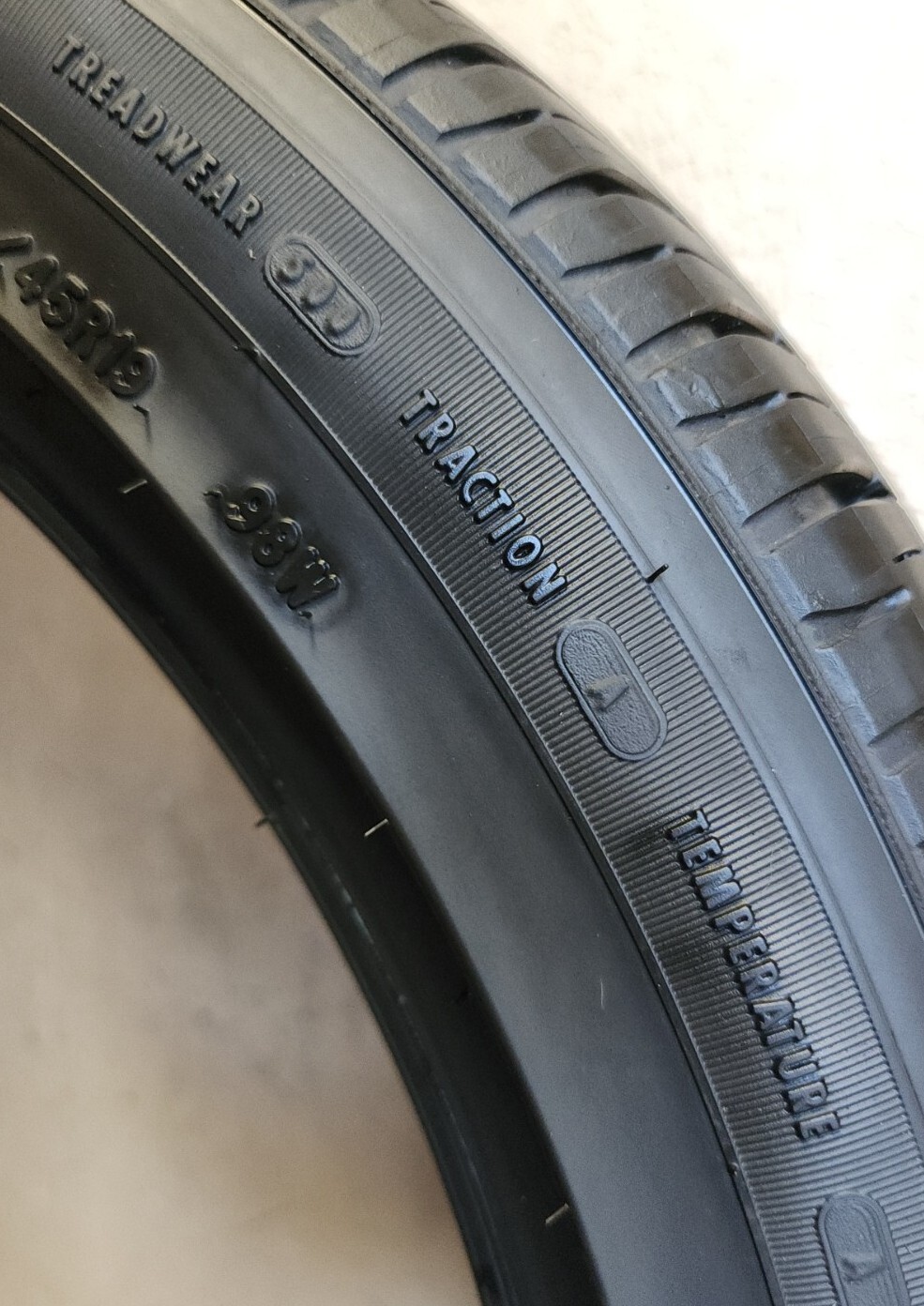 245/45R19 98W Goodyear Eagle Touring 9.5/32 DOT 2121 2454519