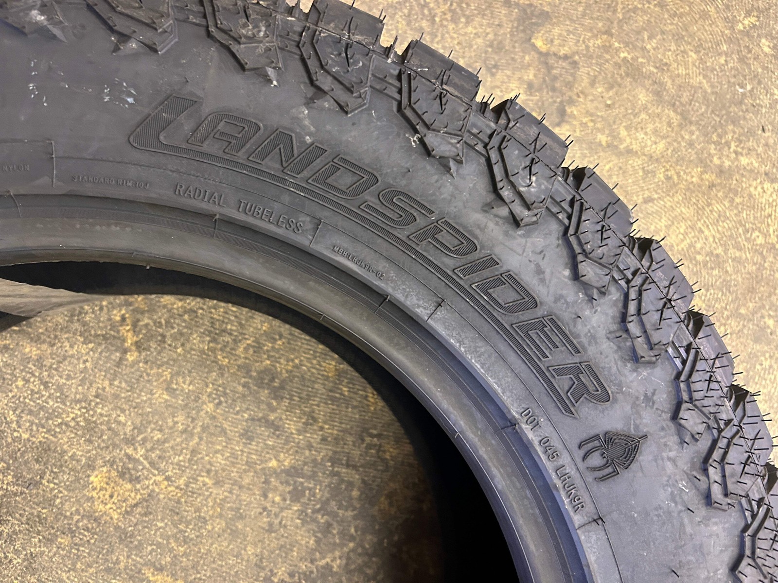 LANDSPIDER WILDTRAXX R/T BSW LT 35 12.50 20 126R 12PLY RUGGED TIRE FRT006B