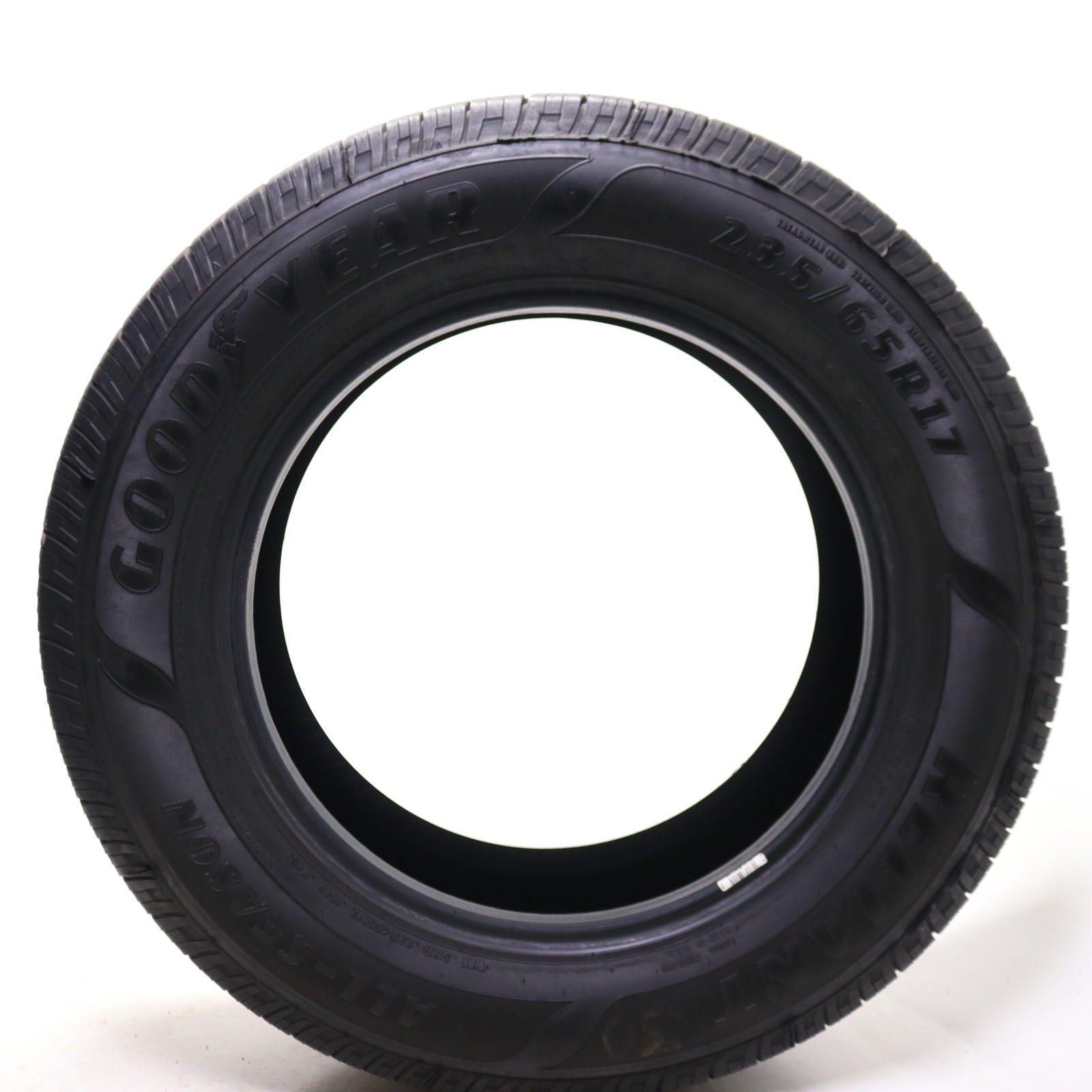 Set of 2 Used 235/65R17 Goodyear Reliant All-Season – 104V – 9-10/32