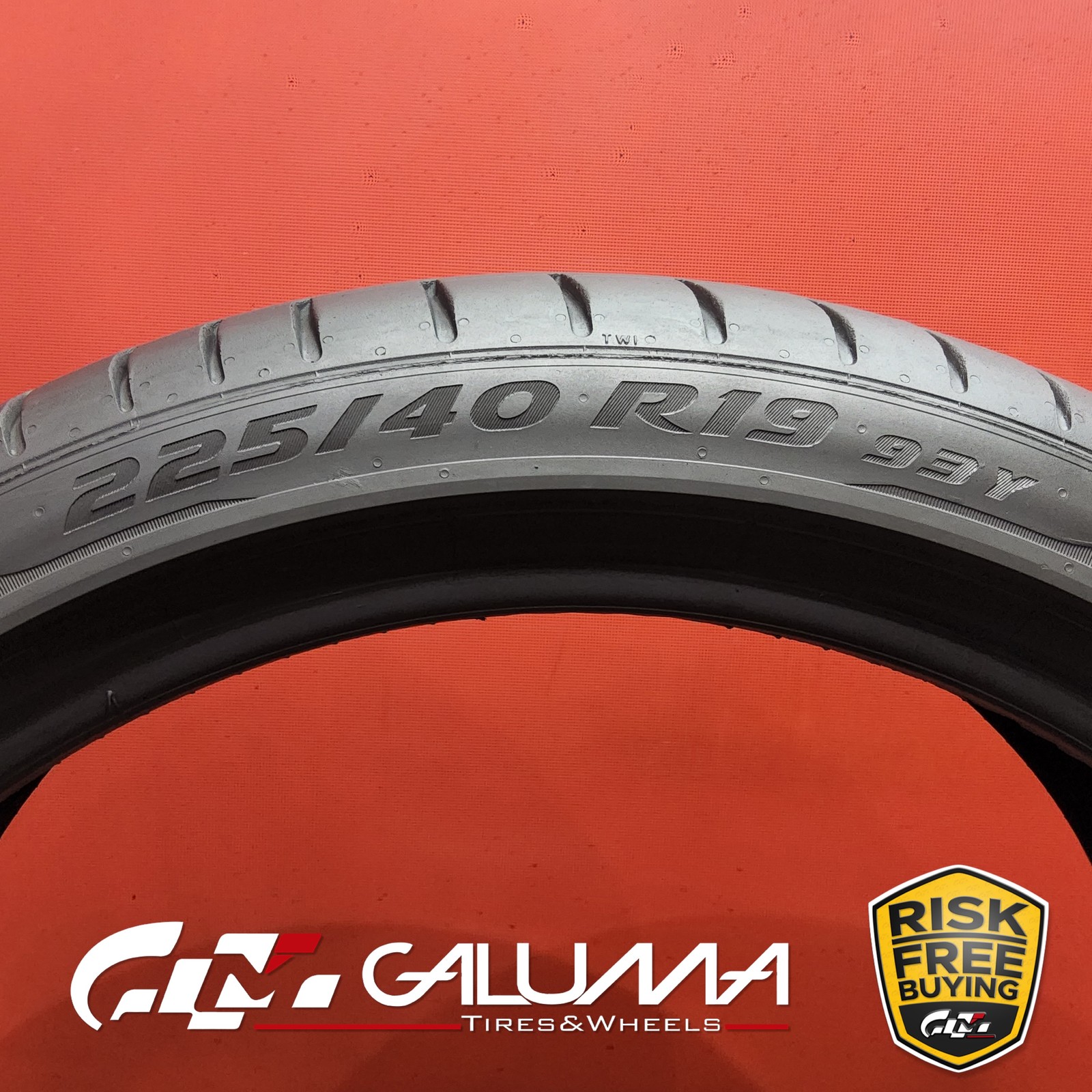 1 Tire LikeNEW Pirelli P-Zero (PZ4) RunFlat ★ XL 225/40R19 225/40/19 93Y #95905