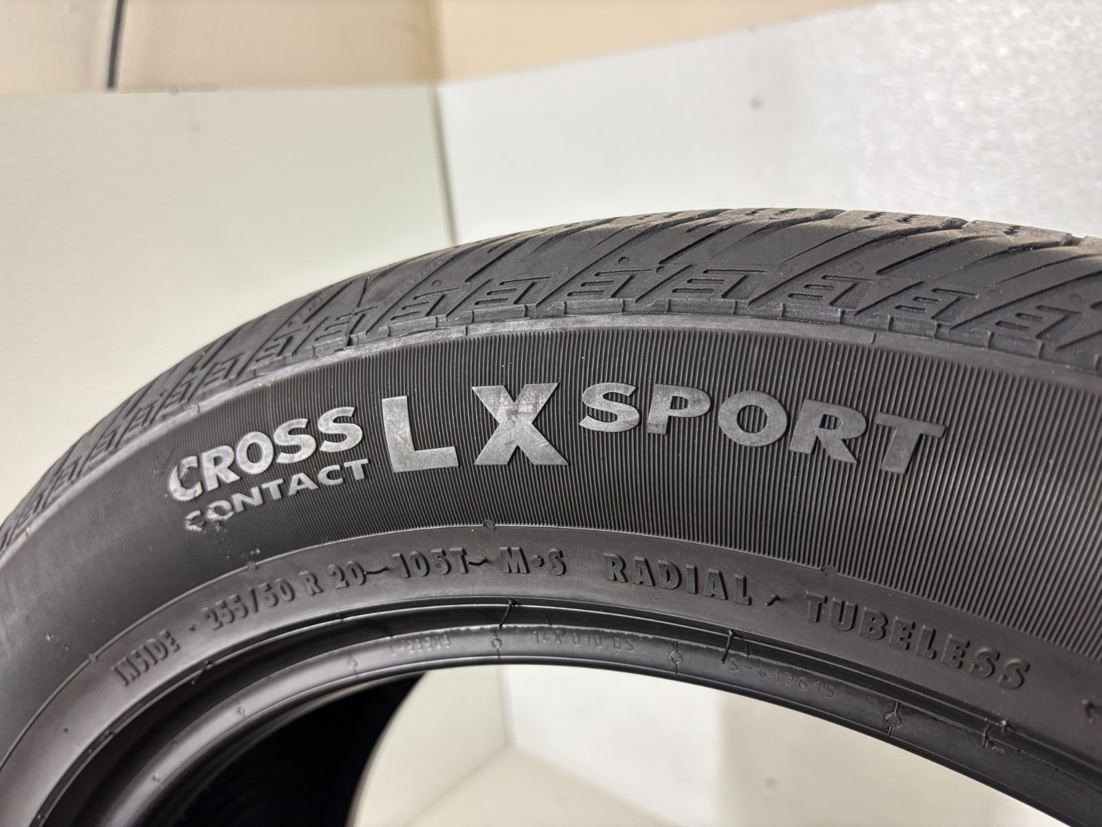 1 Tire 255 50 20 Continental CrossContact LX Sport (6.00-7.00/32=66-77% Tread)