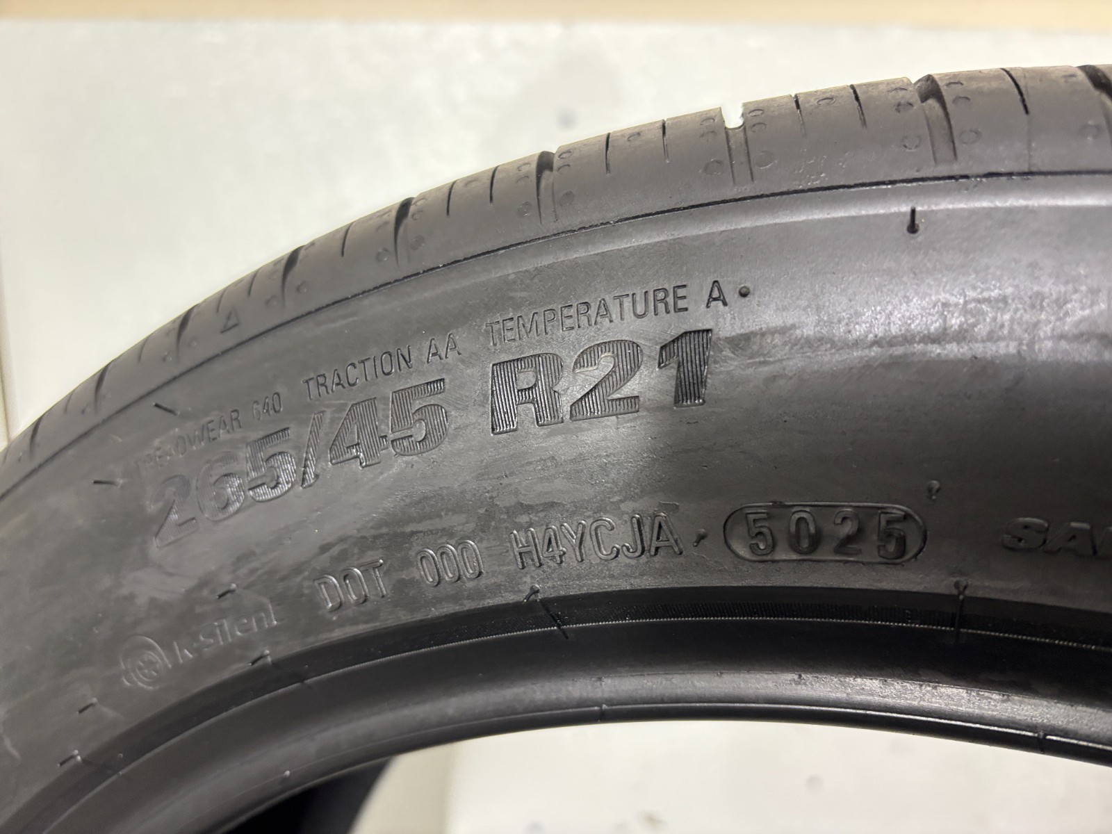 NO SHIPPING ONLY LOCAL PICK UP 2 Tires 265 45 21 Kumho Majesty X Solus
