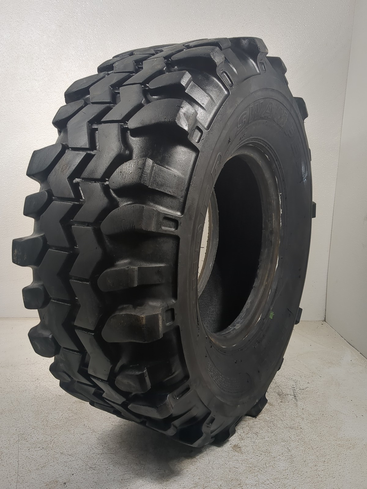Used Tire 38×12.50R15 INTERCO SUPER SWAMPER THREE-STAGE LUG – 17/32