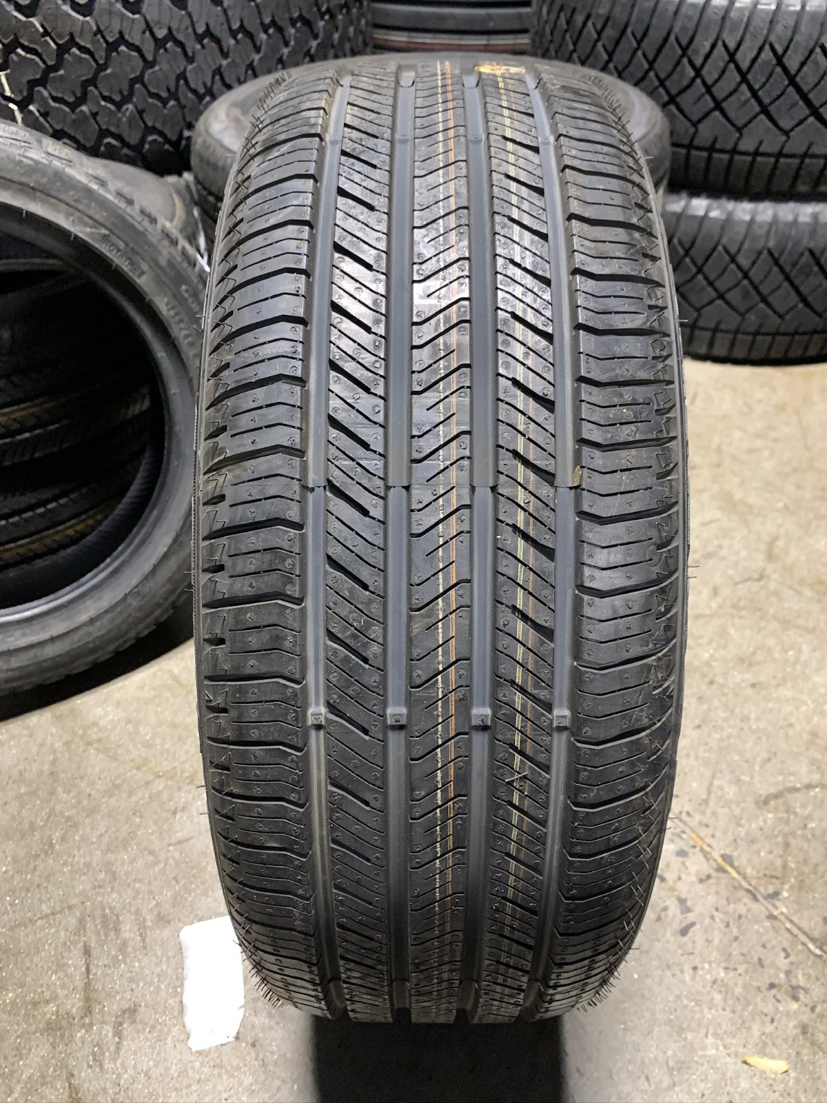 2 New 205 50 17 Goodyear Eagle LS-2 ROF All Season Run Flat Tires