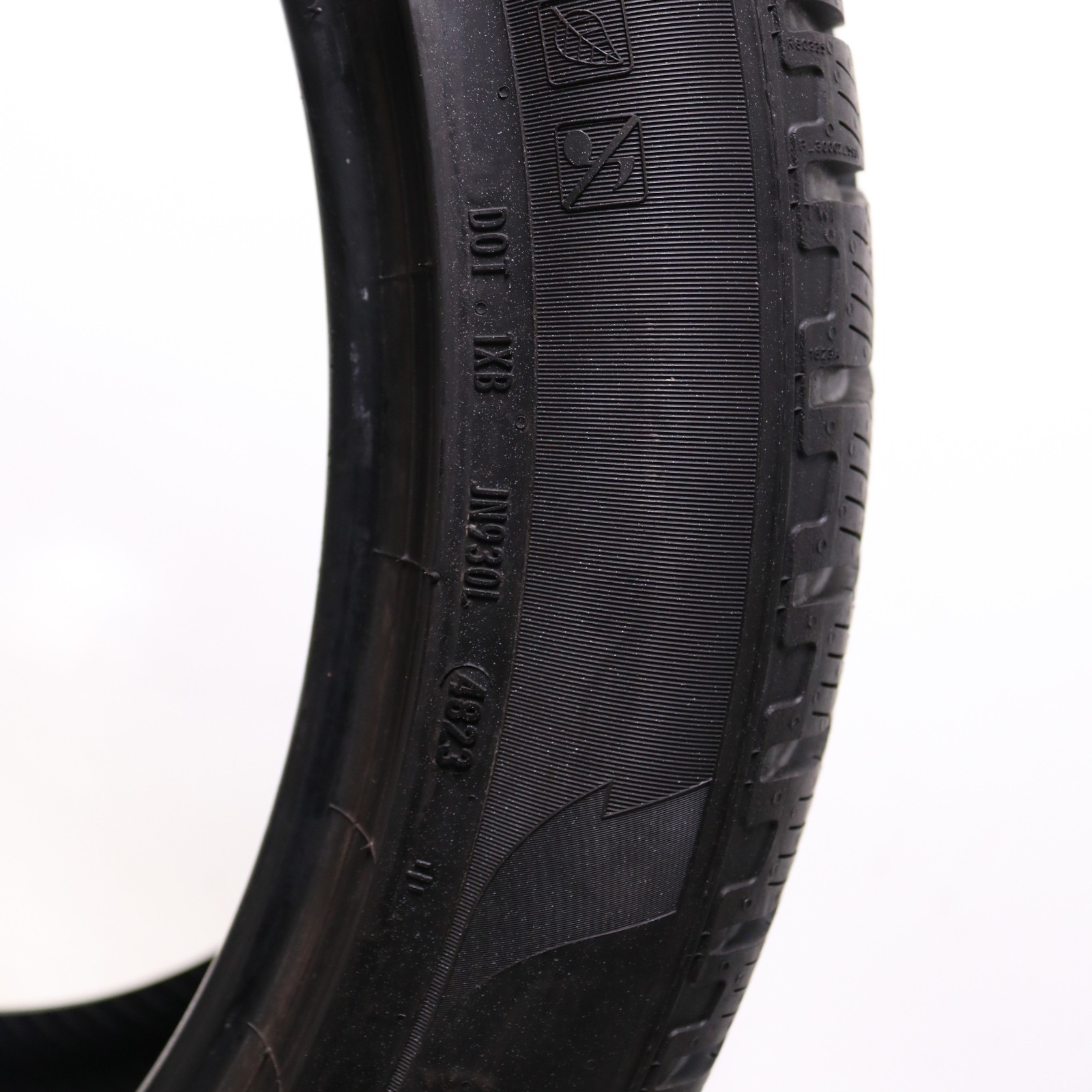 Set of 4 Used 325/35R22 & 285/40R22 Pirelli Scorpion Winter MO1 Mercedes gle gls