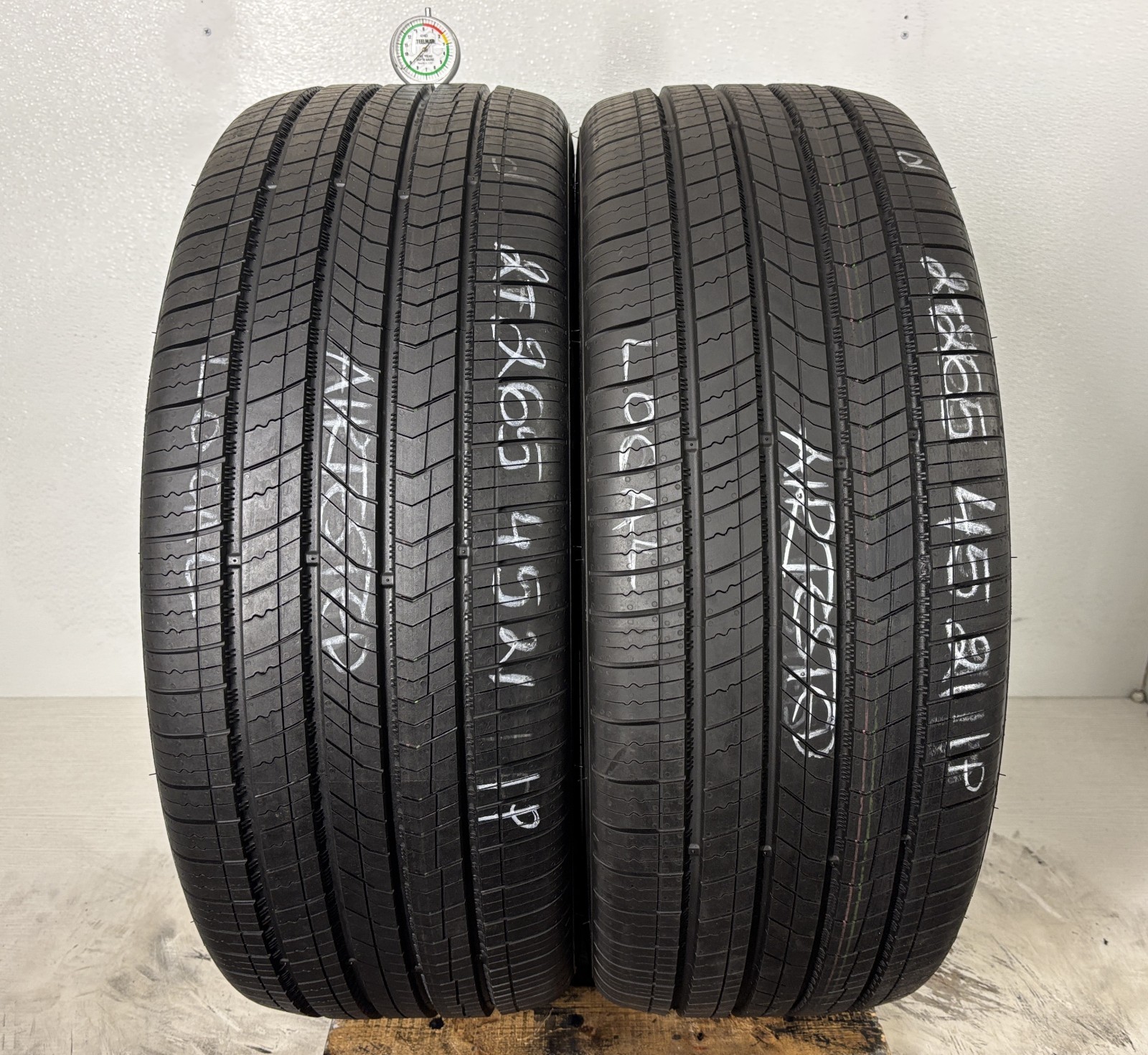 NO SHIPPING ONLY LOCAL PICK UP 2 Tires 265 45 21 Kumho Majesty X Solus