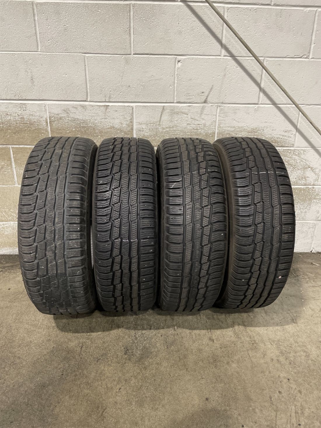 4x P225/65R17 Nokian Encompass AW 01 8/32 106 H Used Tires 2256517
