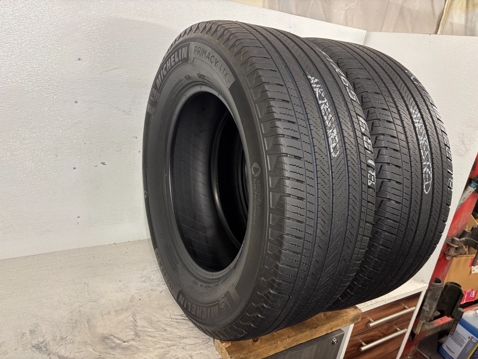 NO SHIPPING ONLY LOCAL PICK UP 2 tires 265 65 18 Michelin Primacy LTX