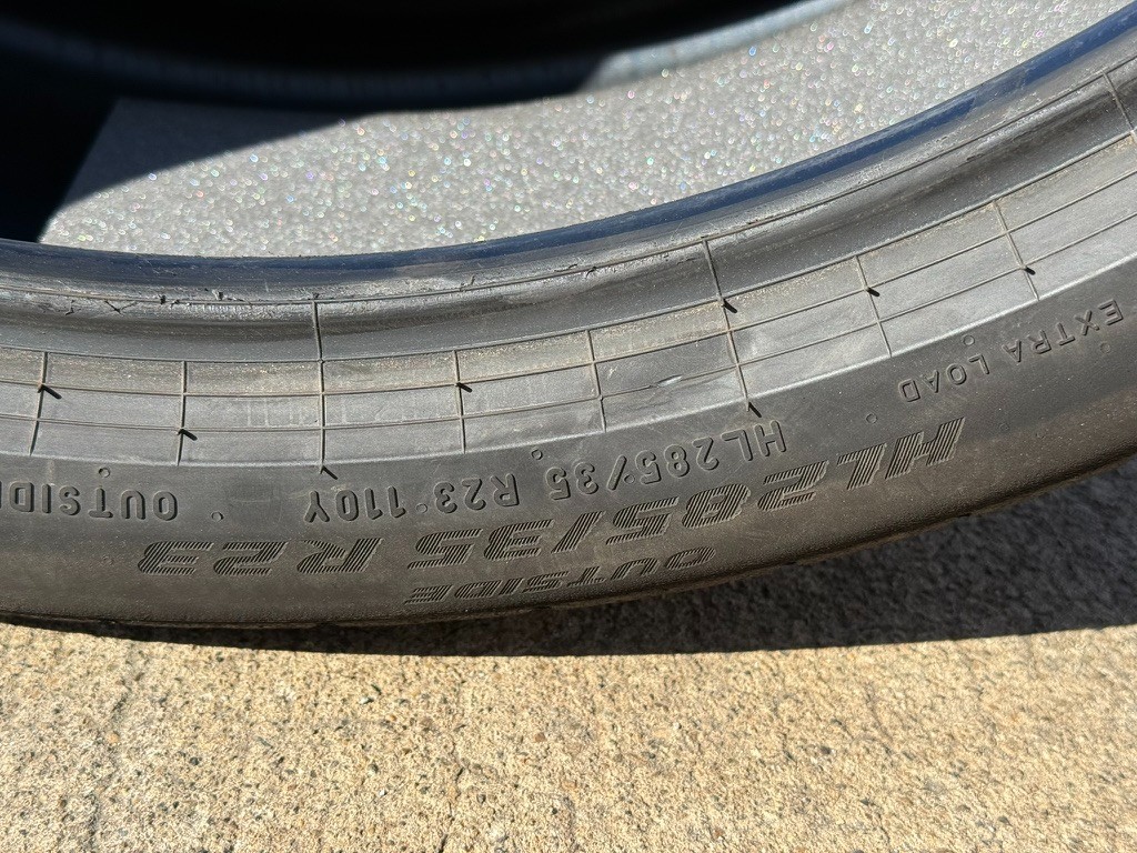 1 Pirelli P ZERO (PZ5) 285/35R23 110Y Ultra High Performance Summer Tire LUCID