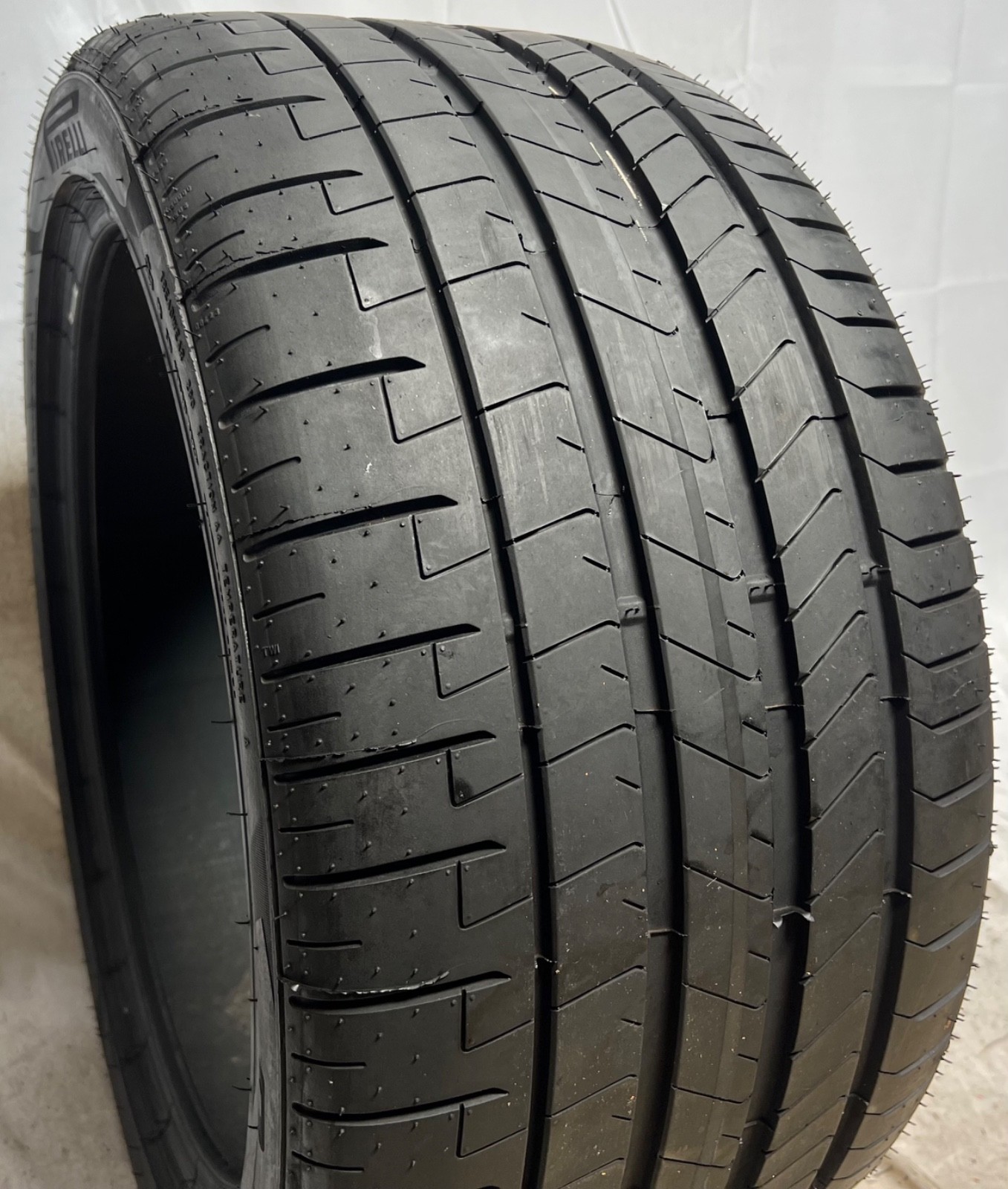1 – TAKEOFF 305/35ZR20 XL (107Y) Pirelli P Zero PZ4 – 7047 NO REPAIRS