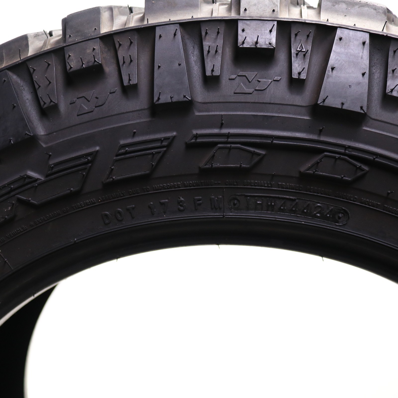 Used LT 285/60R20 Nitto Trail Grappler M/T – 125/122Q – 12/32 No Repairs