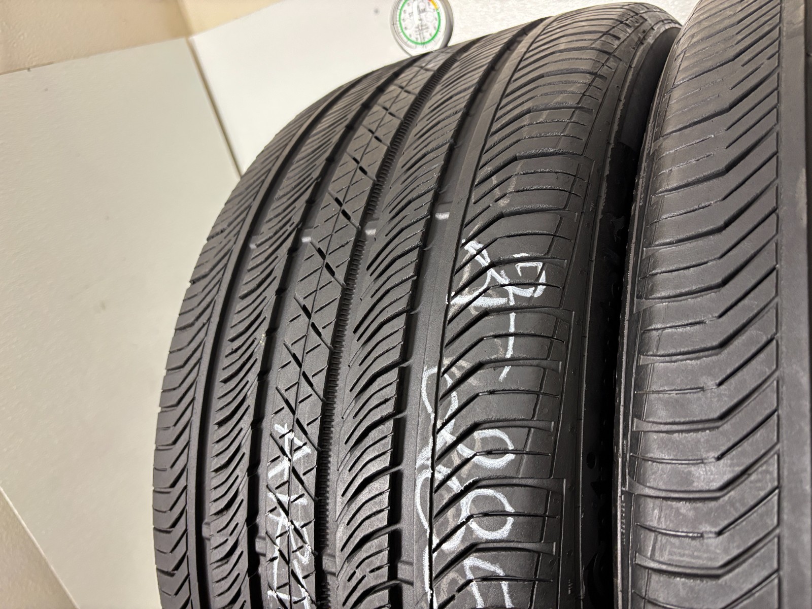 NO SHIPPING ONLY LOCAL PICK UP 2 Tires 285 40 21 Continental Pro Contact TX N0