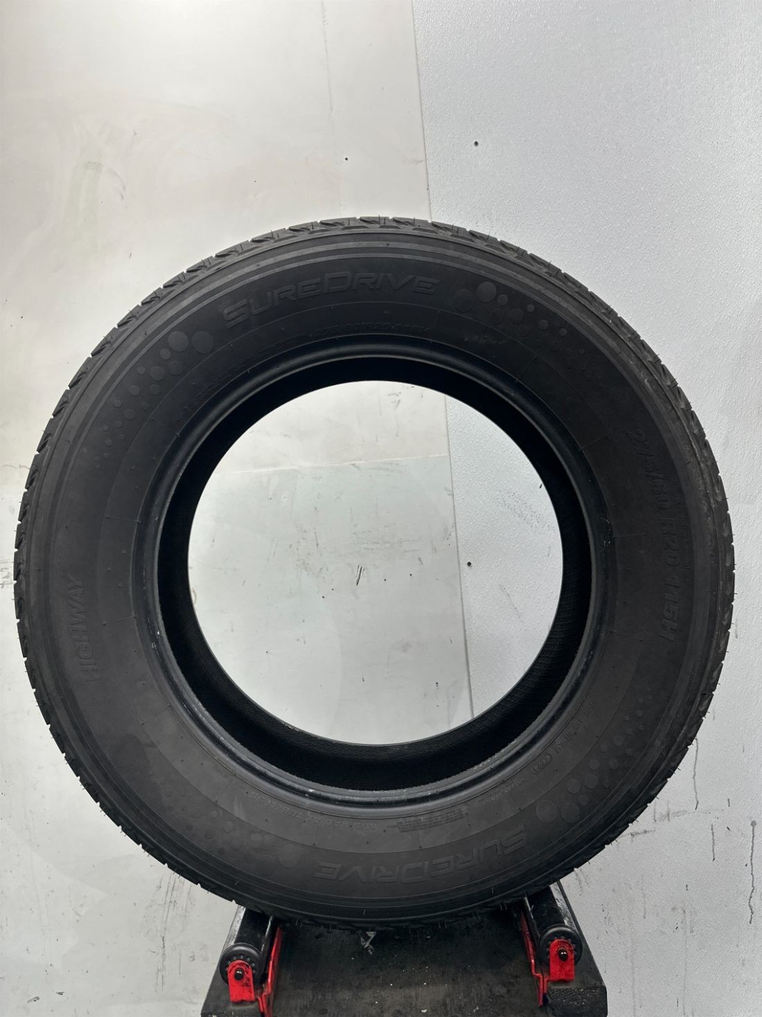 1 Used P275/60R20 SureDrive HIGHWAY 115 H – 10/32