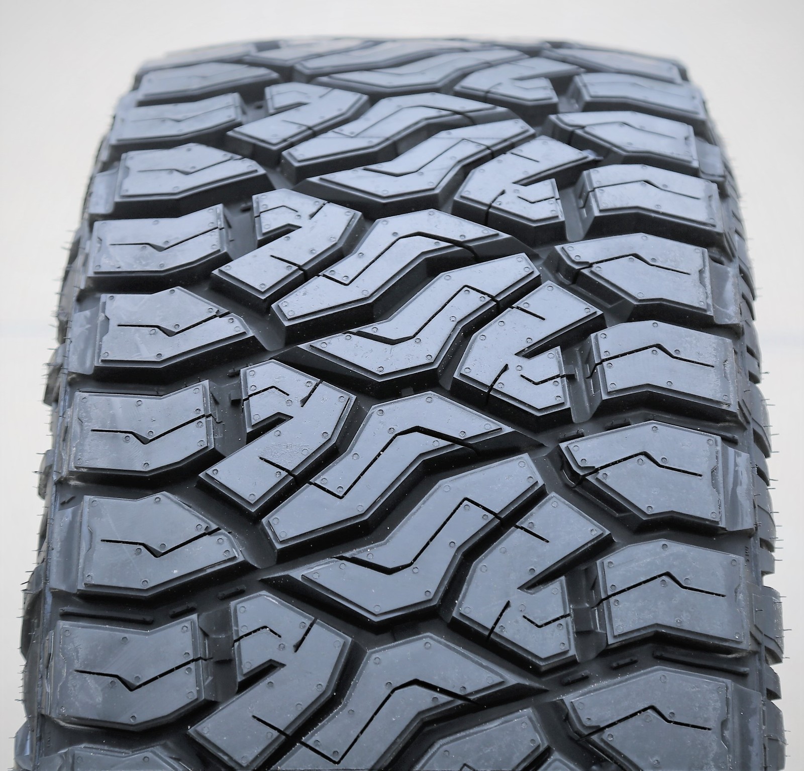 Tire Venom Power Terra Hunter R/T+ LT 33X14.50R22 Load F 12 Ply RT R/T
