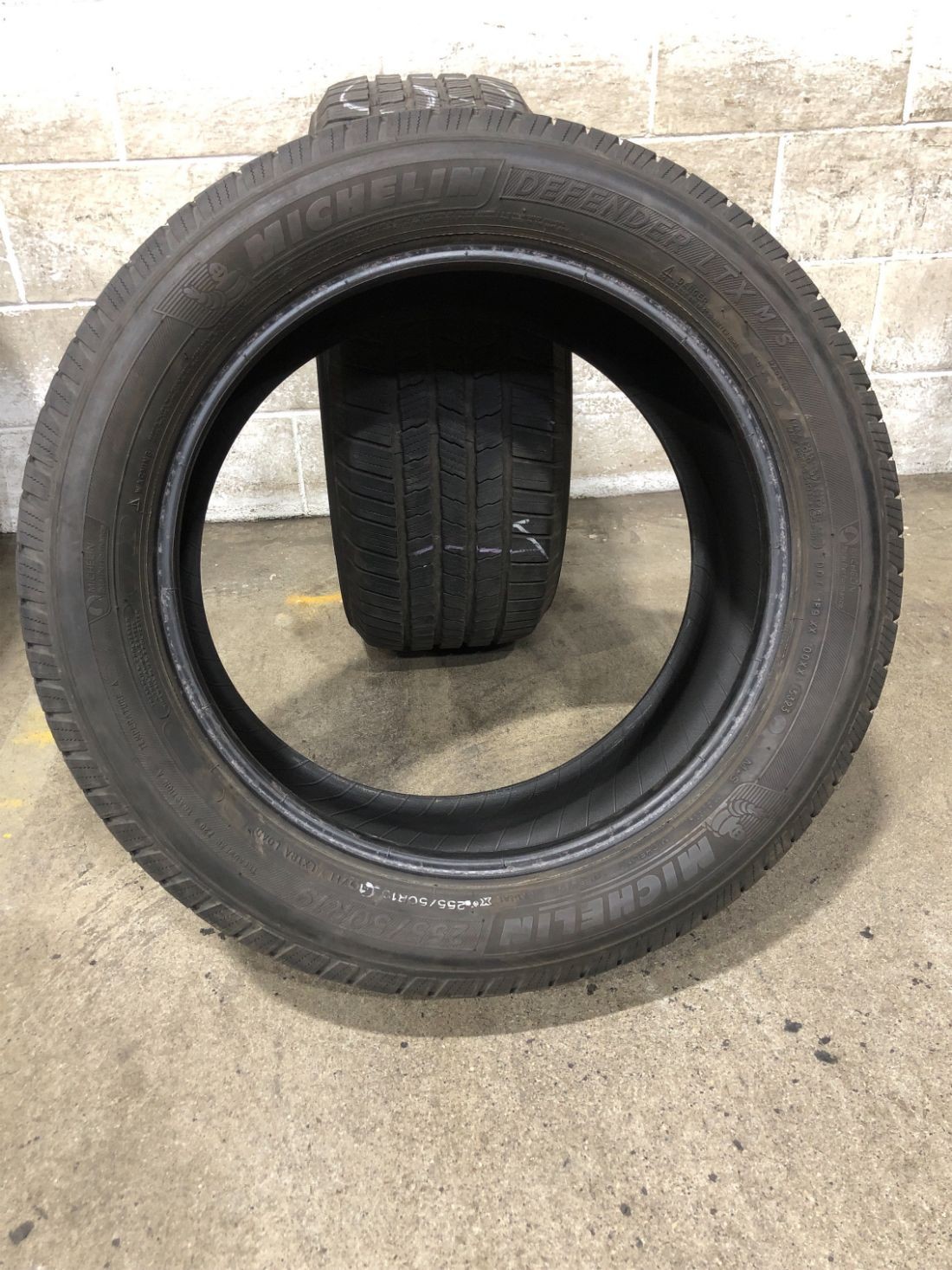 2x P255/50R19 Michelin Defender LTX MS 8/32 107 H Used Tires 2555019
