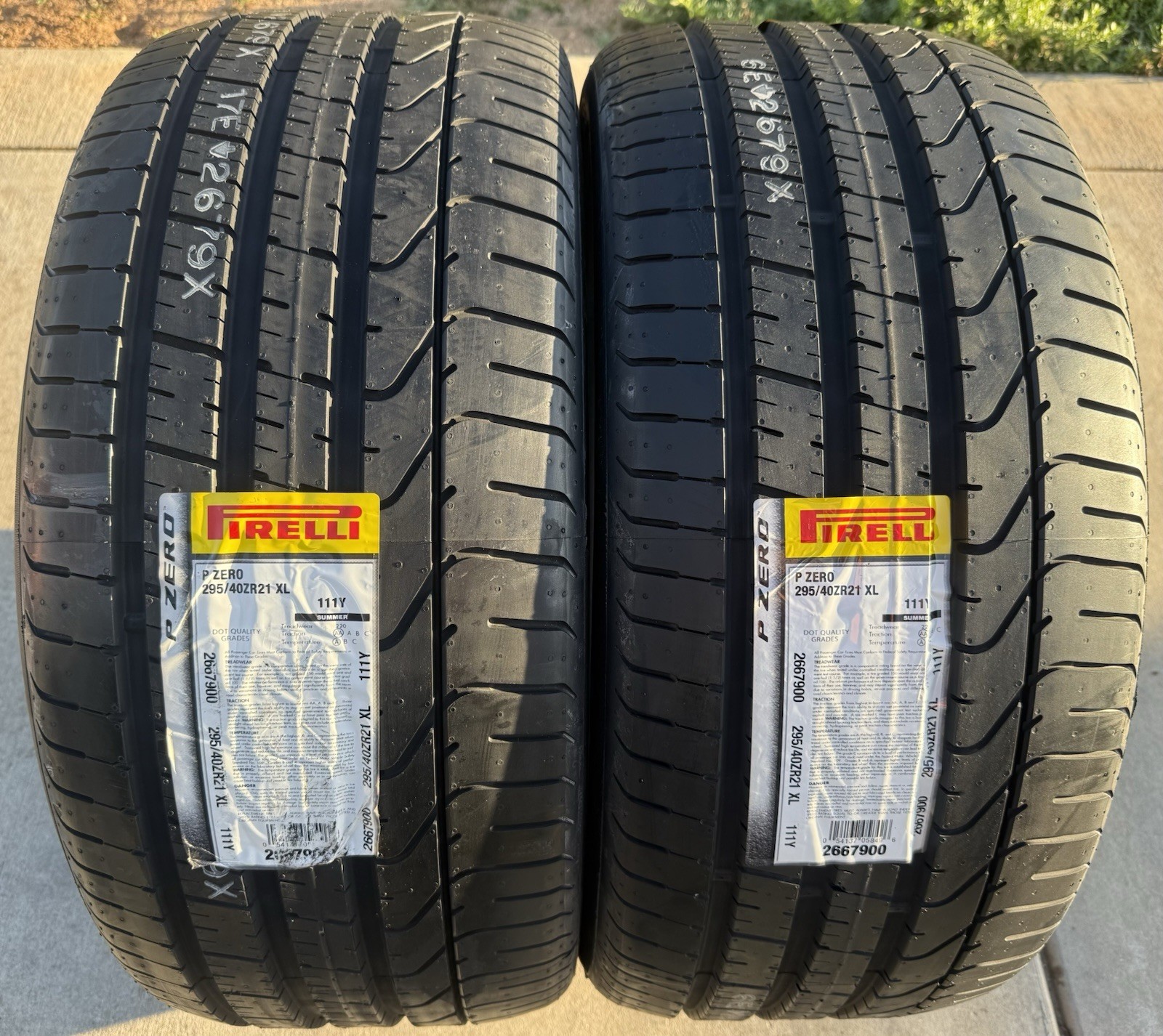 Set of TWO BRAND NEW 295/40ZR21 111Y Pirelli P Zero Tires 2954021