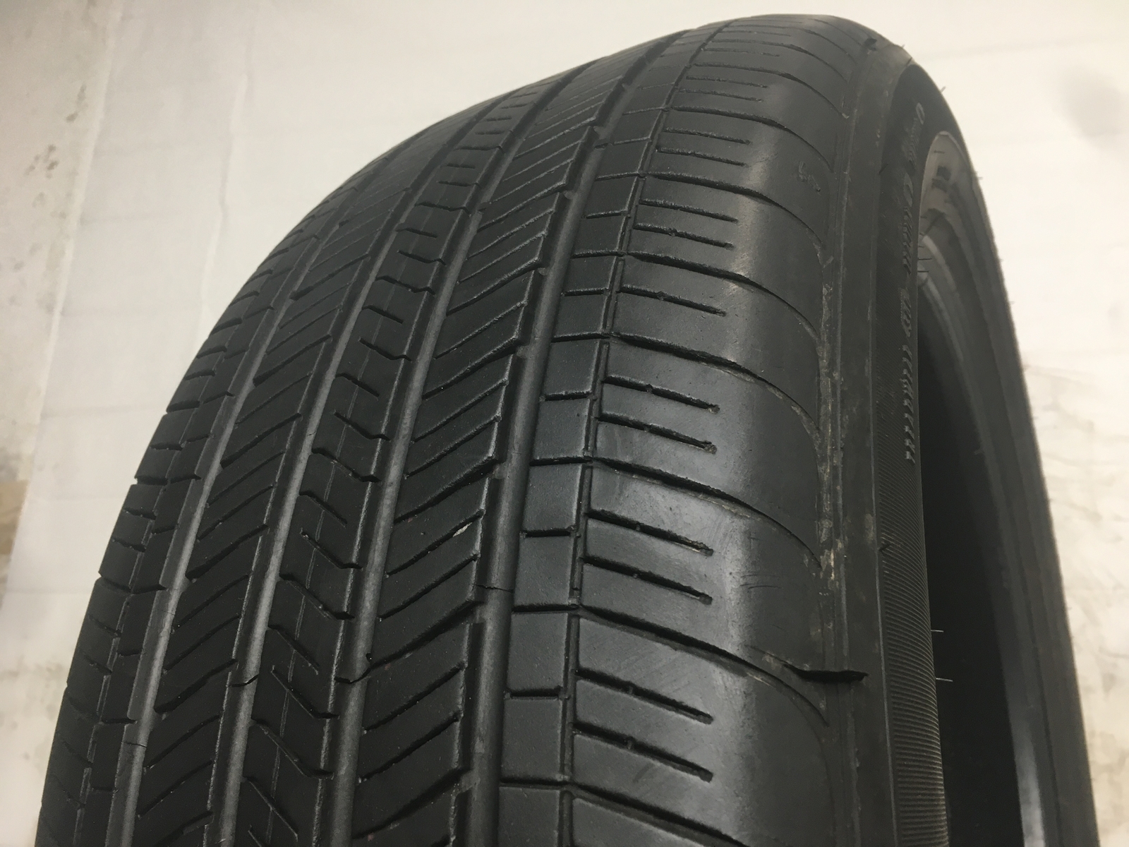 [1] Goodyear Eagle Touring P235/55R20 235 55 20 Tire 7.0-7.5/32