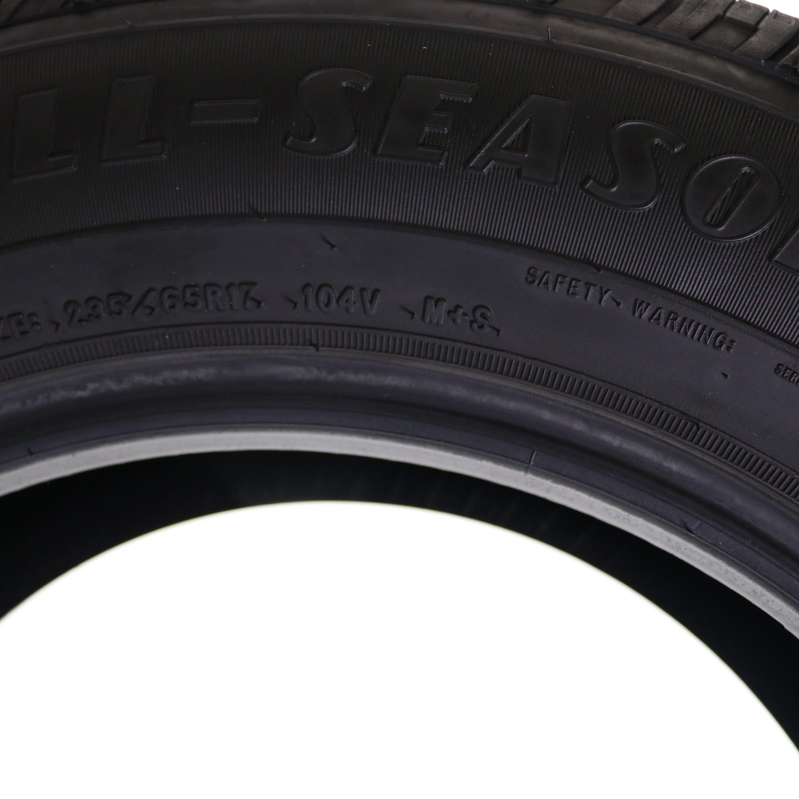 Set of 2 Used 235/65R17 Goodyear Reliant All-Season – 104V – 9-10/32