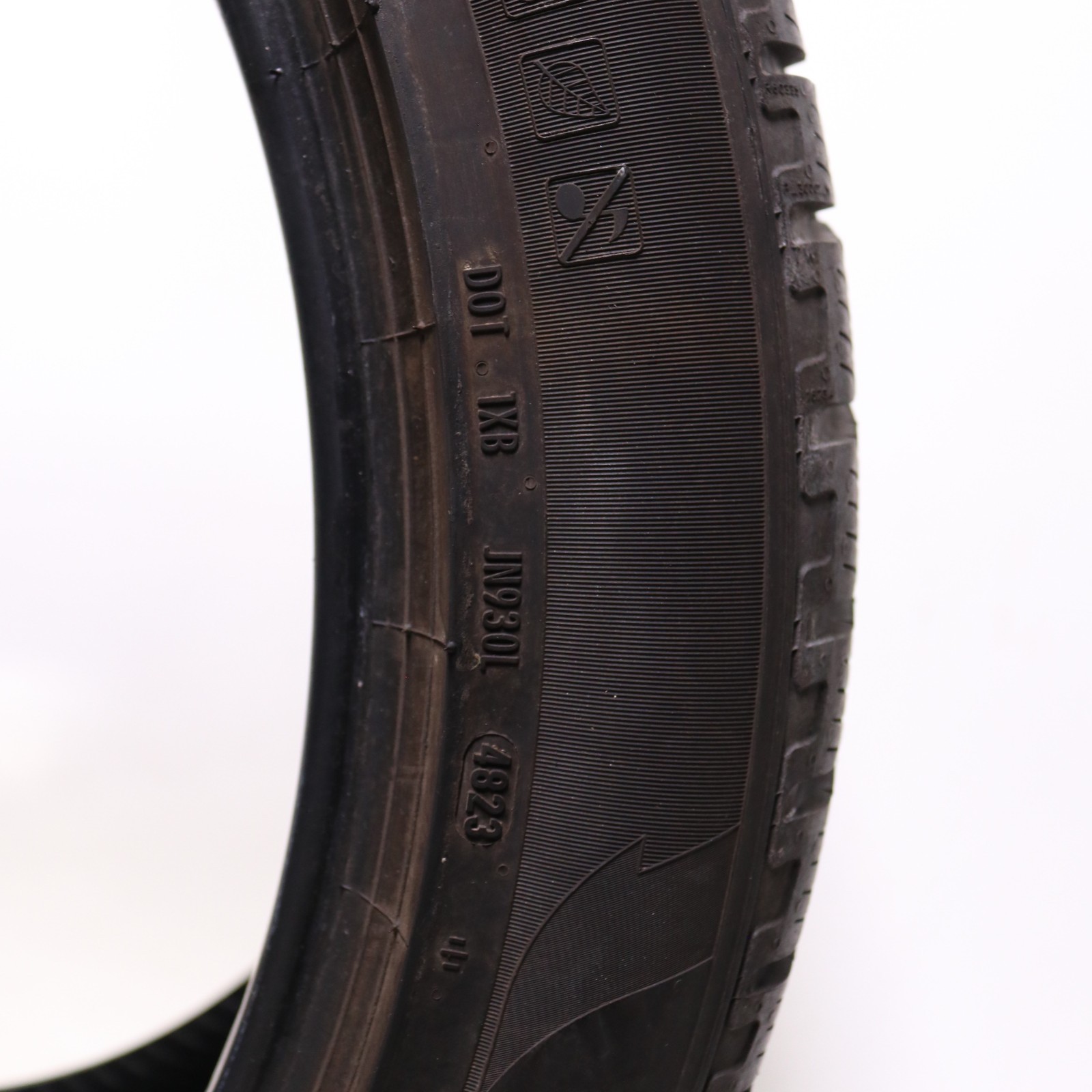 Set of 4 Used 325/35R22 & 285/40R22 Pirelli Scorpion Winter MO1 Mercedes gle gls