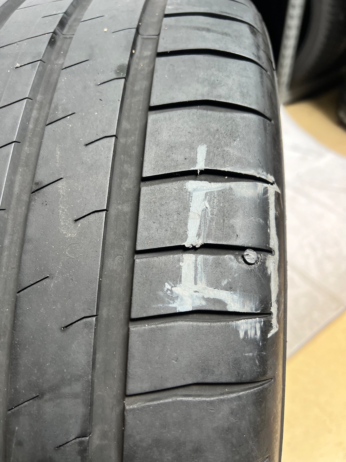 1 – NICE 285/35ZR20 (100Y) Bridgestone Potenza Sport – 7049