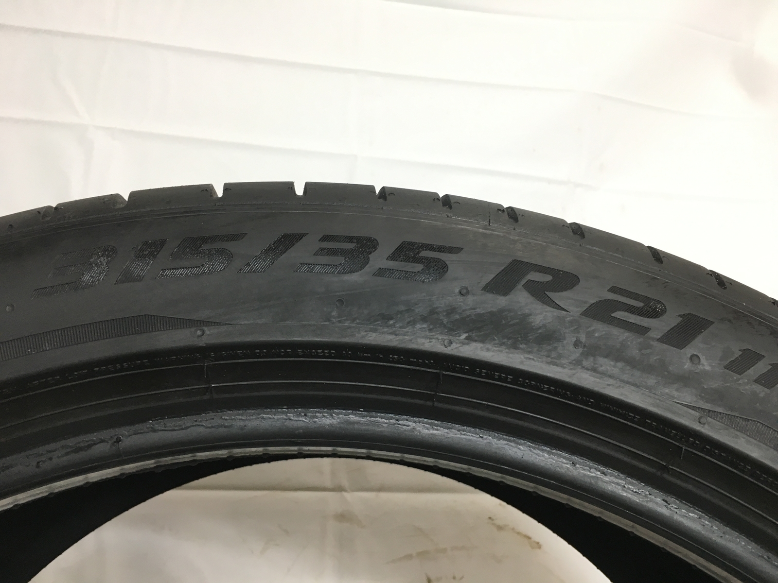 [1] Pirelli P Zero PZ4 Run Flat P315/35R21 315 35 21 Tire 6.0-7.25/32