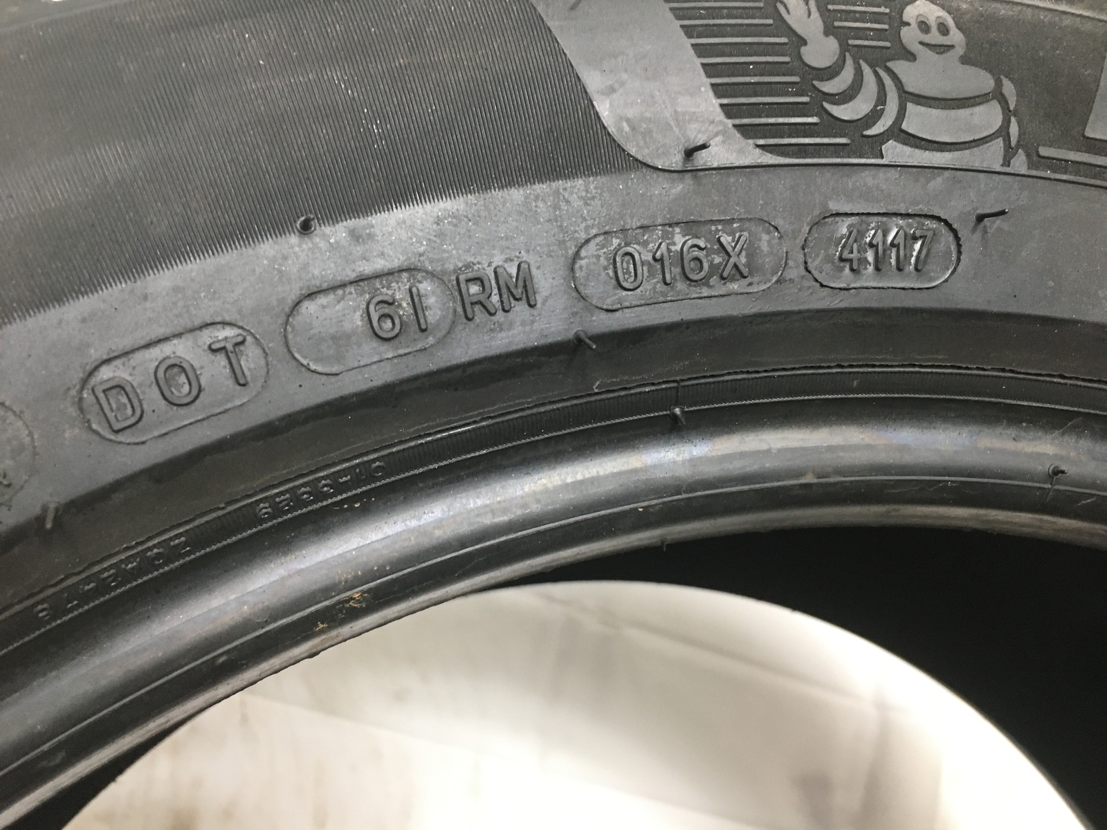 [1] Michelin Pilot Alpin 5 SUV P275/45R20 275 45 20 Tire 9.5-9.75/32