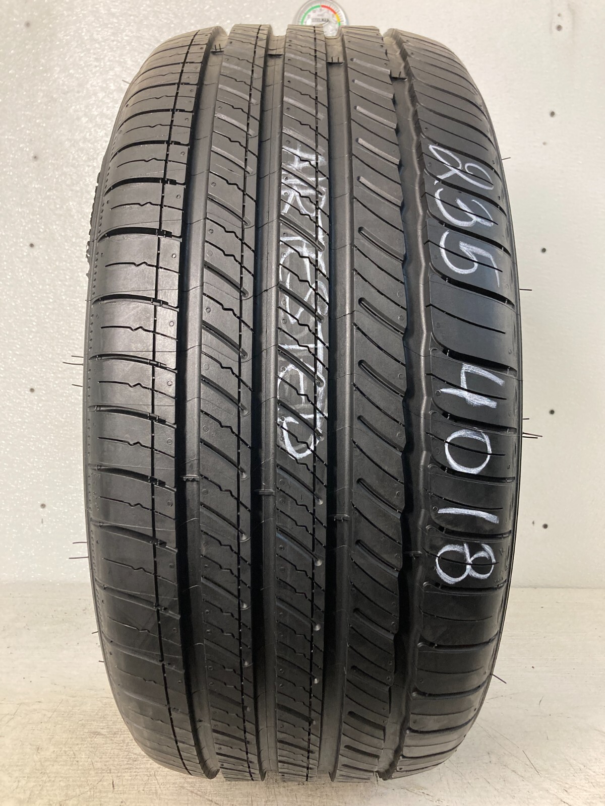 1 Tire 235 40 18 Michelin Primacy Tour A/S (9.00-9.50/32 Tread Like New) 95H