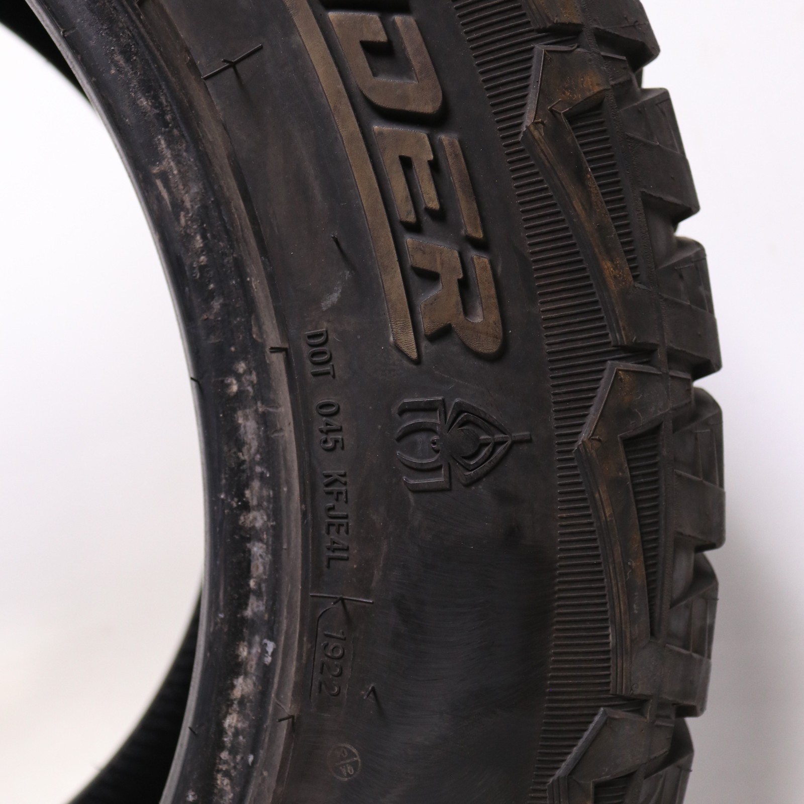 Used LT 305/55R20 Landspider Wildtraxx A/T – 121/118S – 13/32 No Repairs