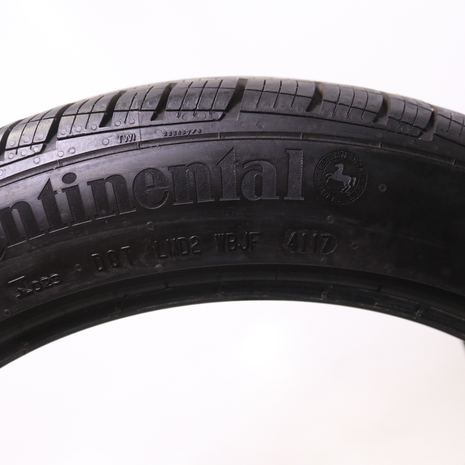 Set of 2 Used 275/40R19 Continental ProContact GX SSR MOE – 101H – 6.5-7/32